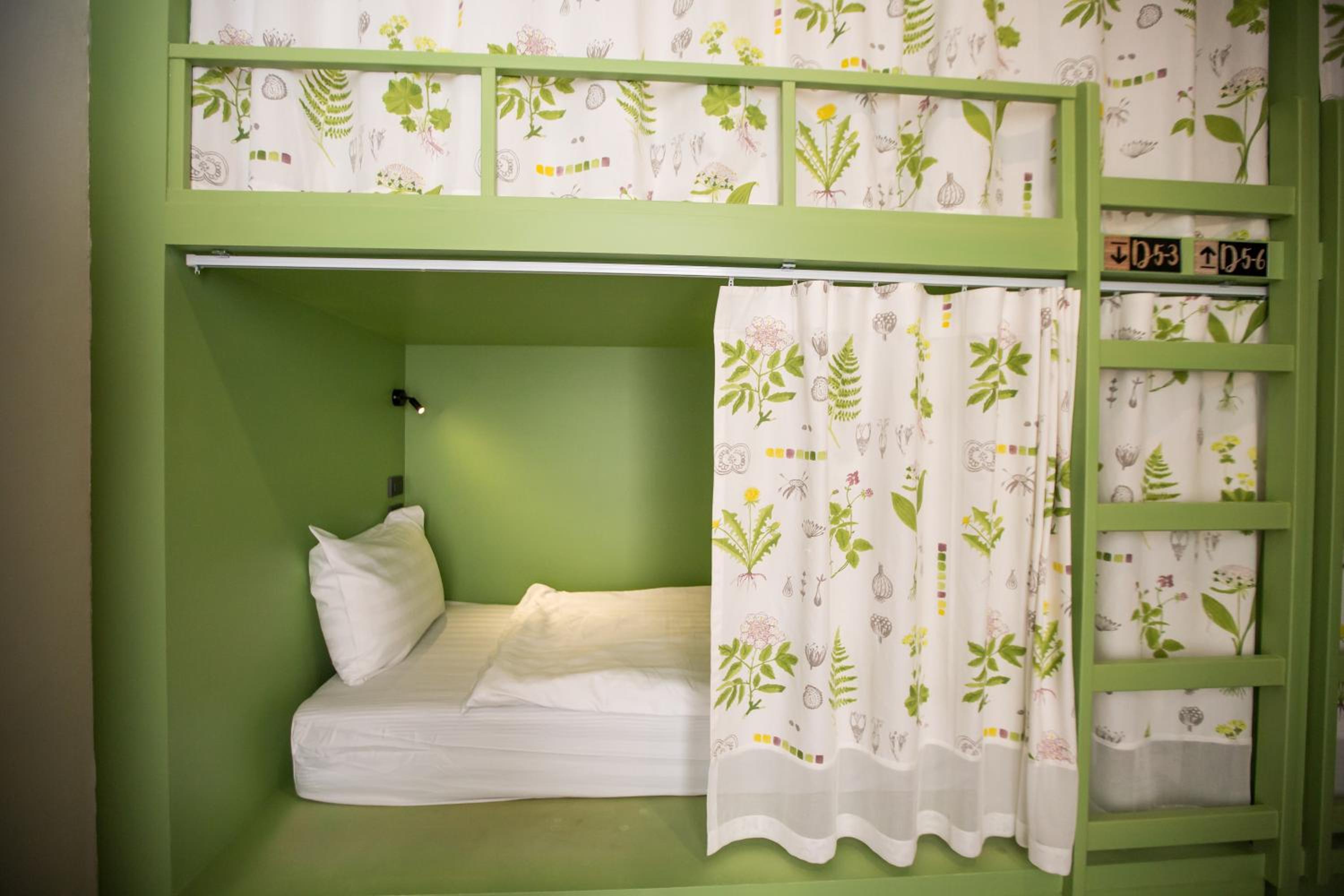 Memmoth Cafe & Hostel in Lampang