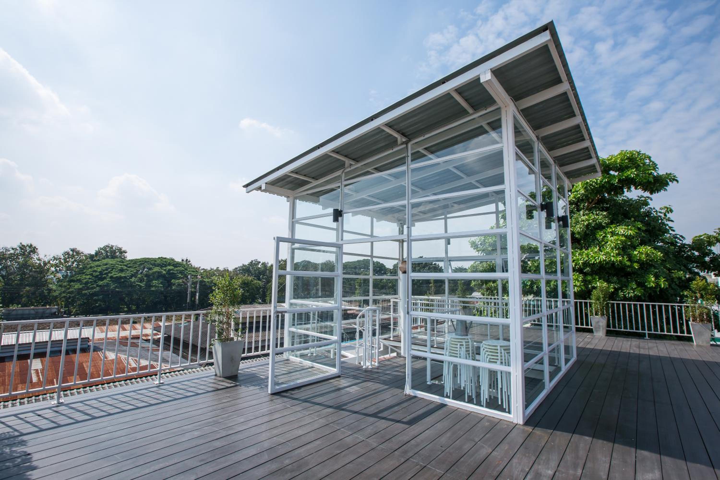 Memmoth Cafe & Hostel in Lampang