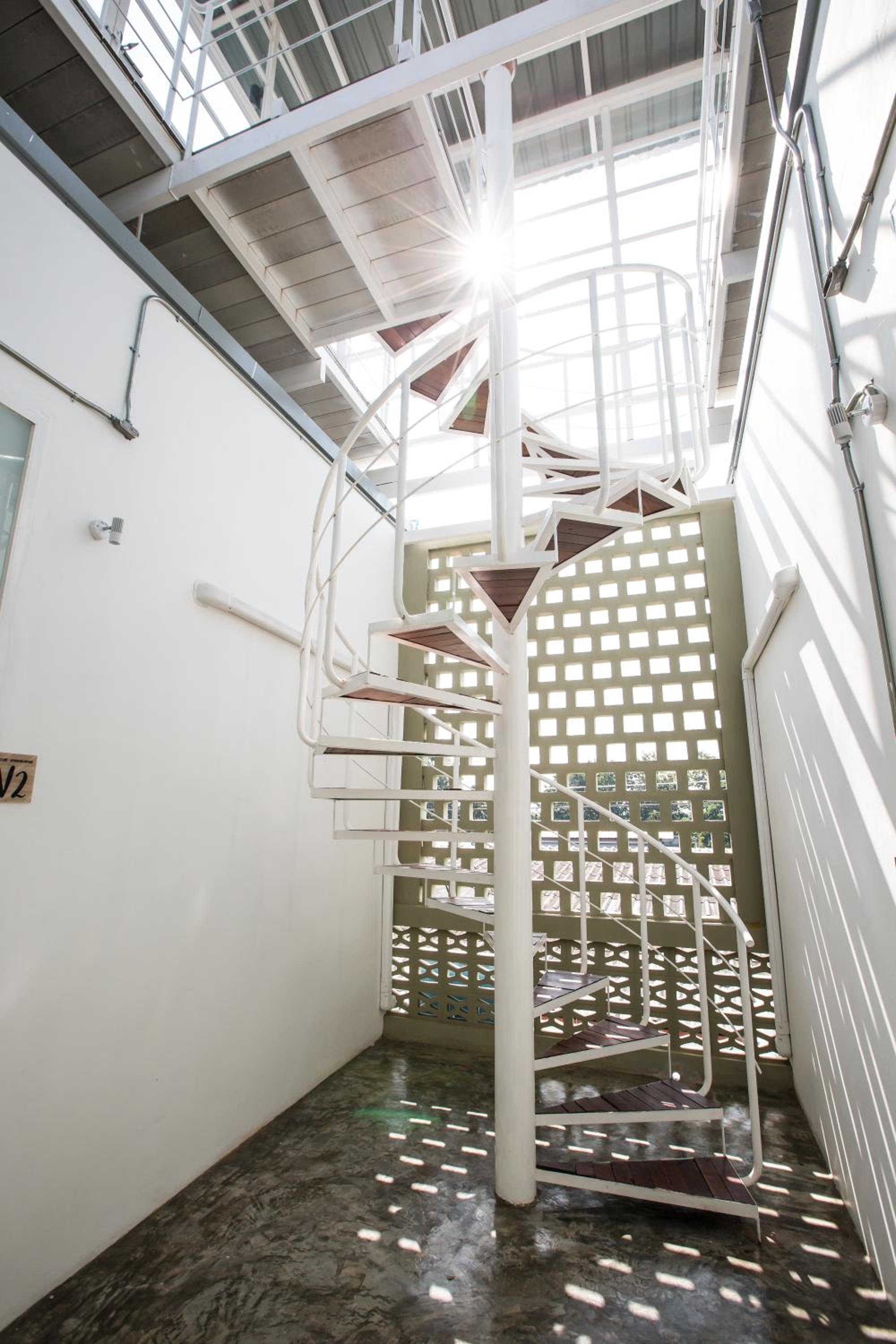 Memmoth Cafe & Hostel in Lampang