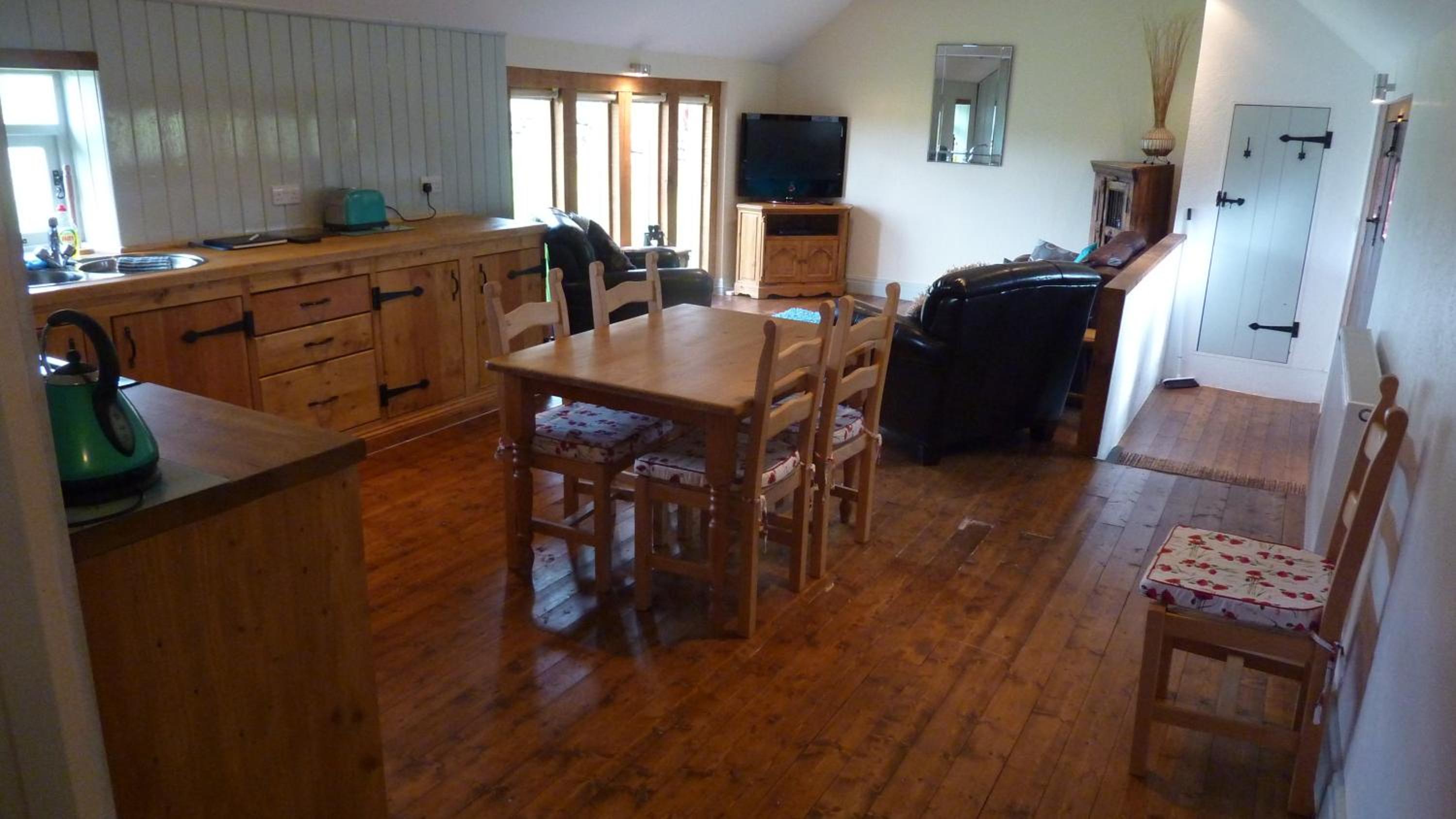 Hazel Barrow Farm Cottage view 5