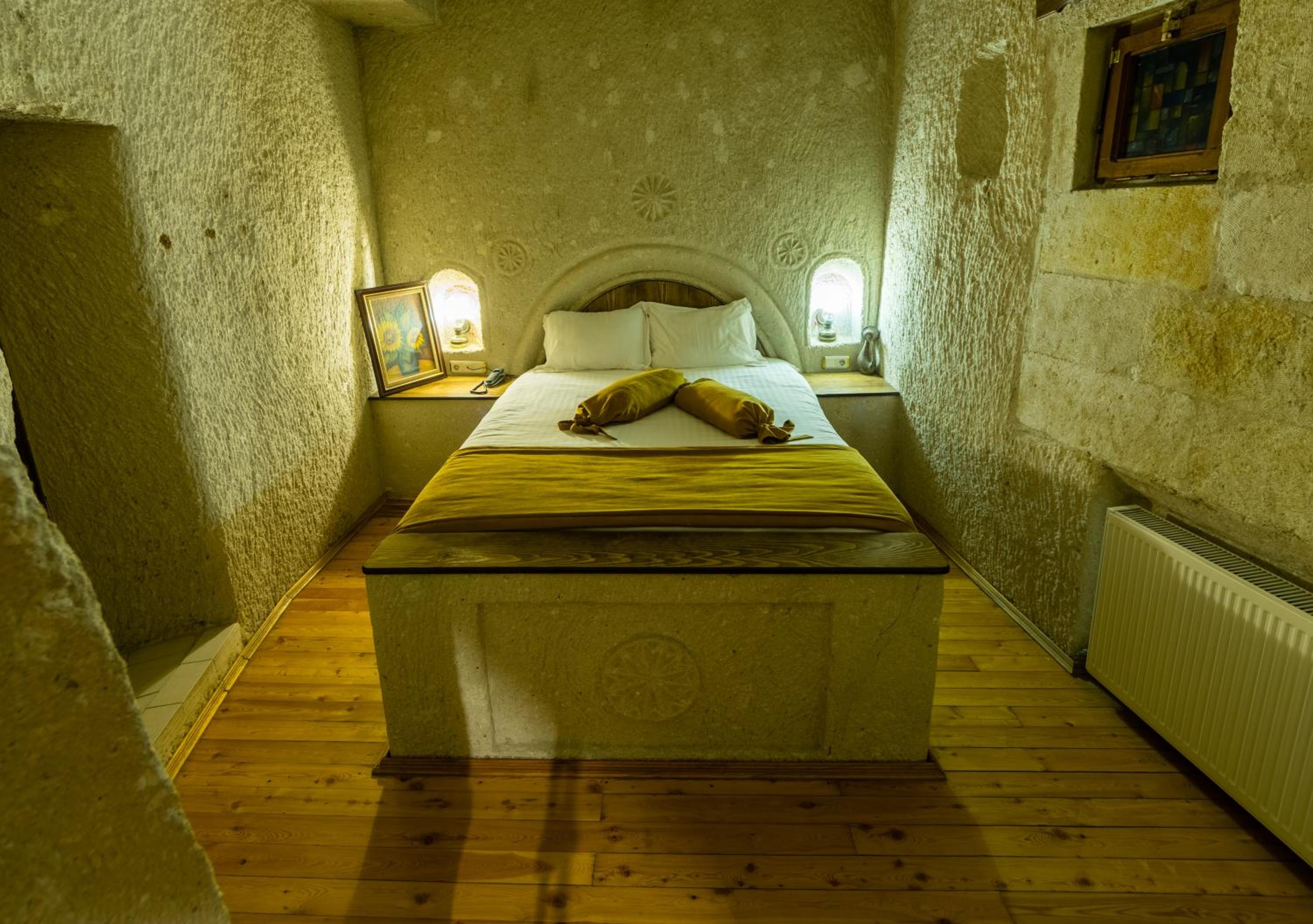 Elite Cave Suites