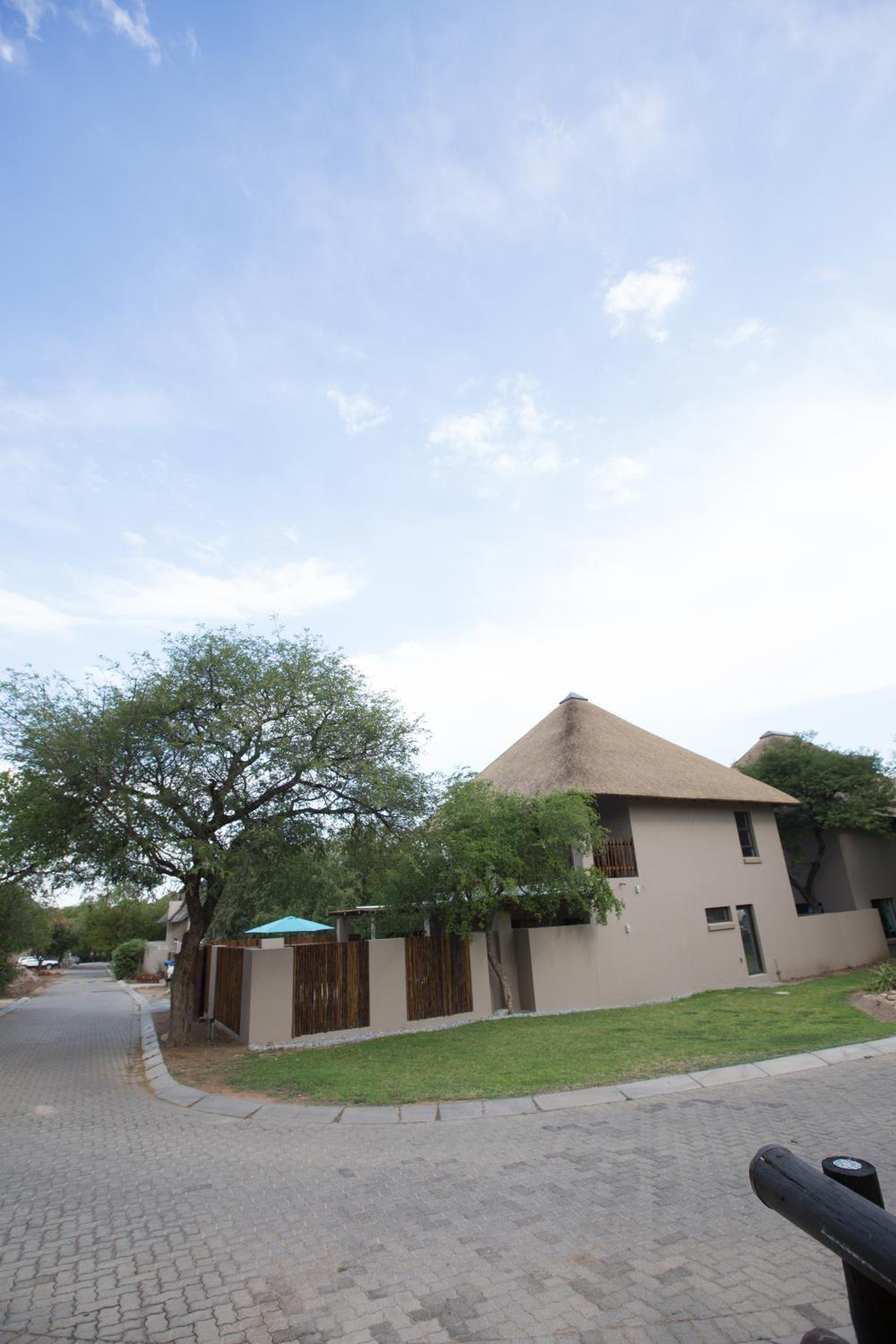 Hotel Maya Manor - Image 1