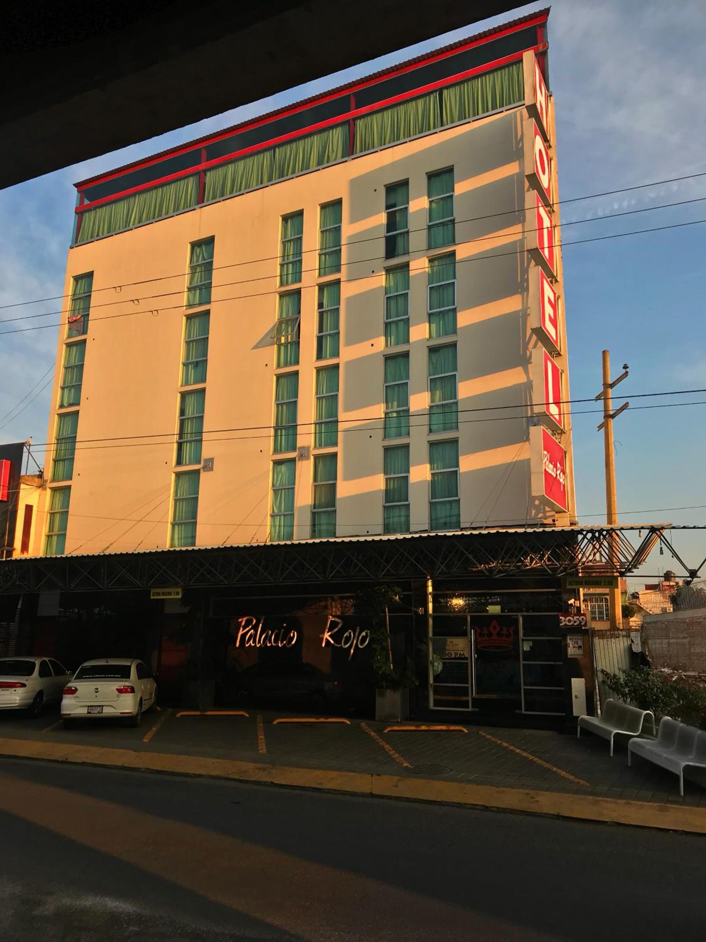 Hotel Palacio Rojo Hotel Familiar - Image 1