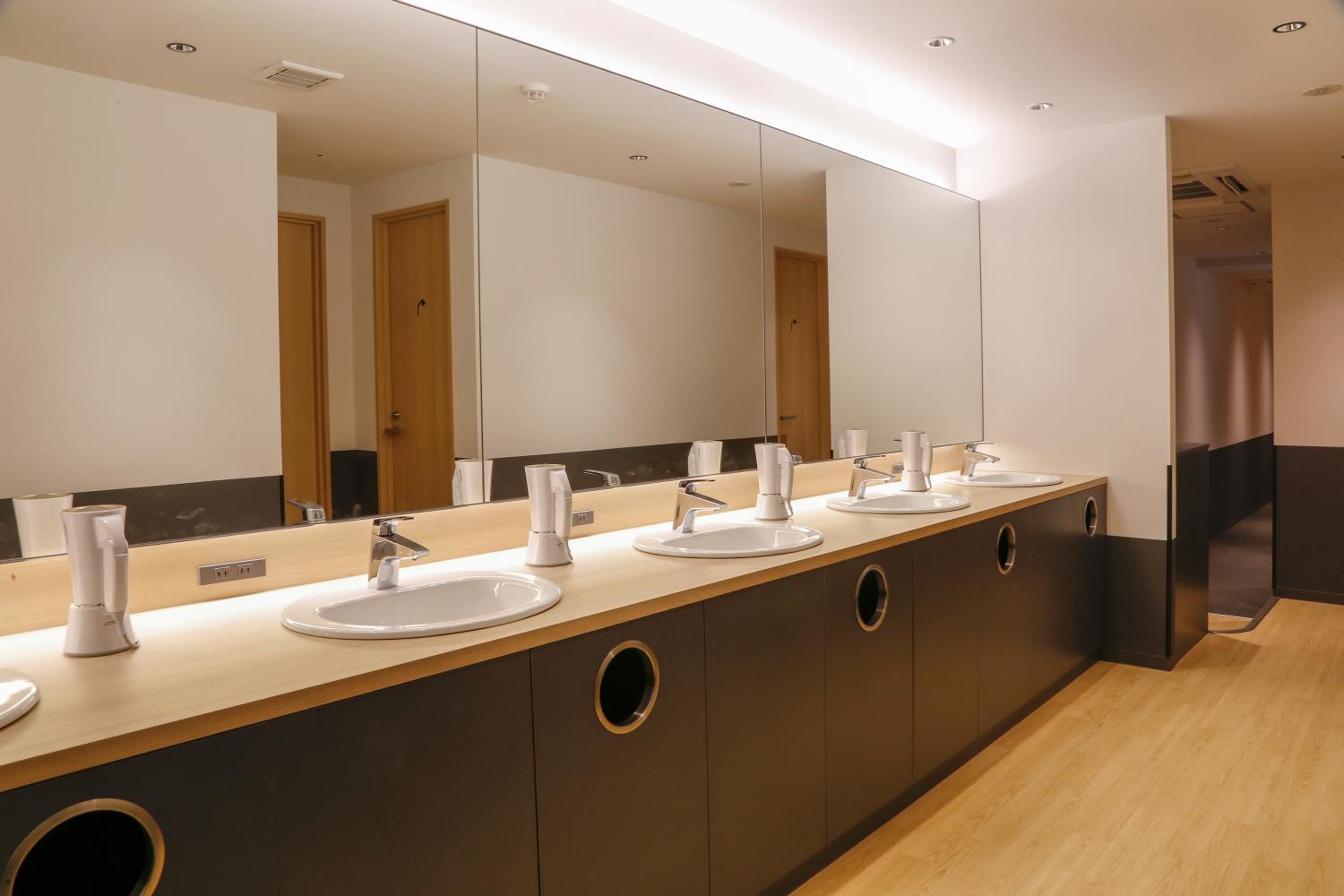 White Hostel Shinsaibashi