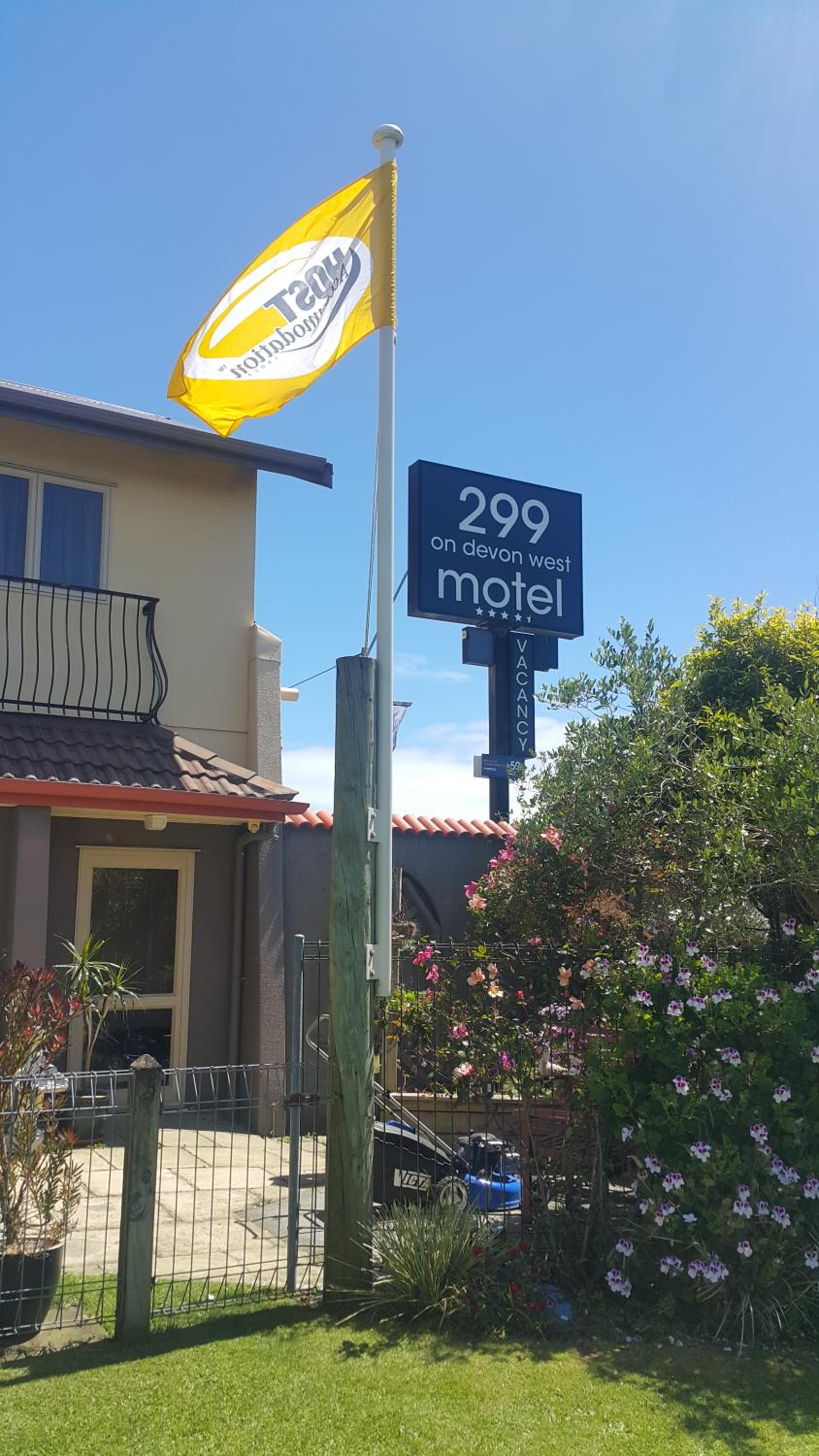 299 On Devon West