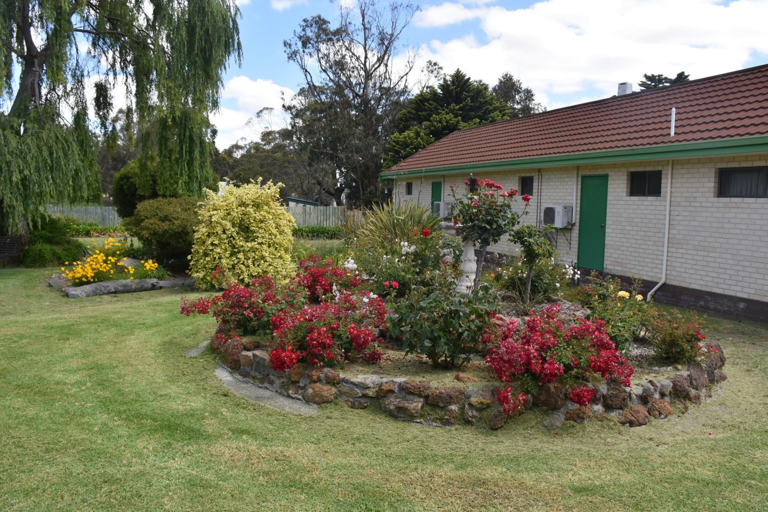 Mount Barker Valley Views Motel & Chalets, Western Australia