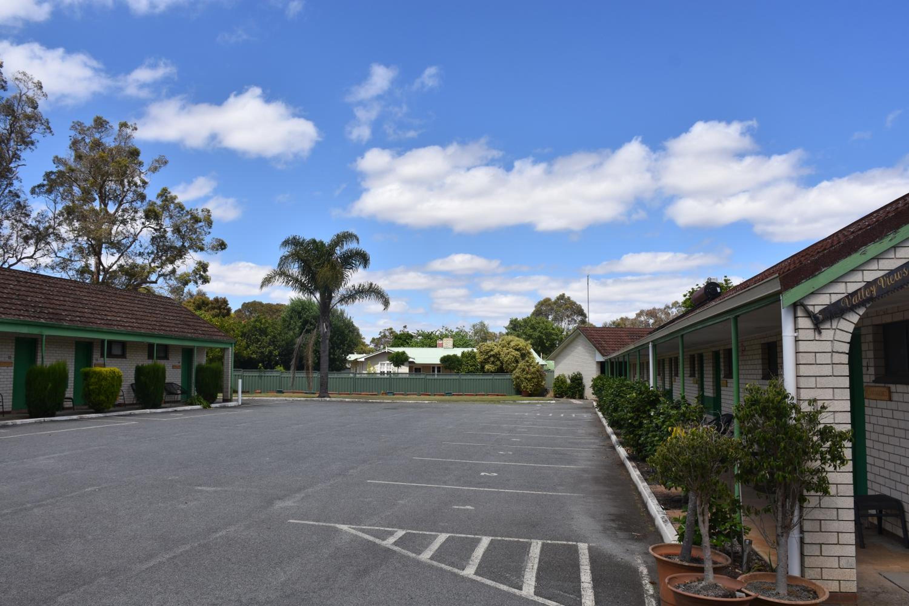 Mount Barker Valley Views Motel & Chalets, Western Australia