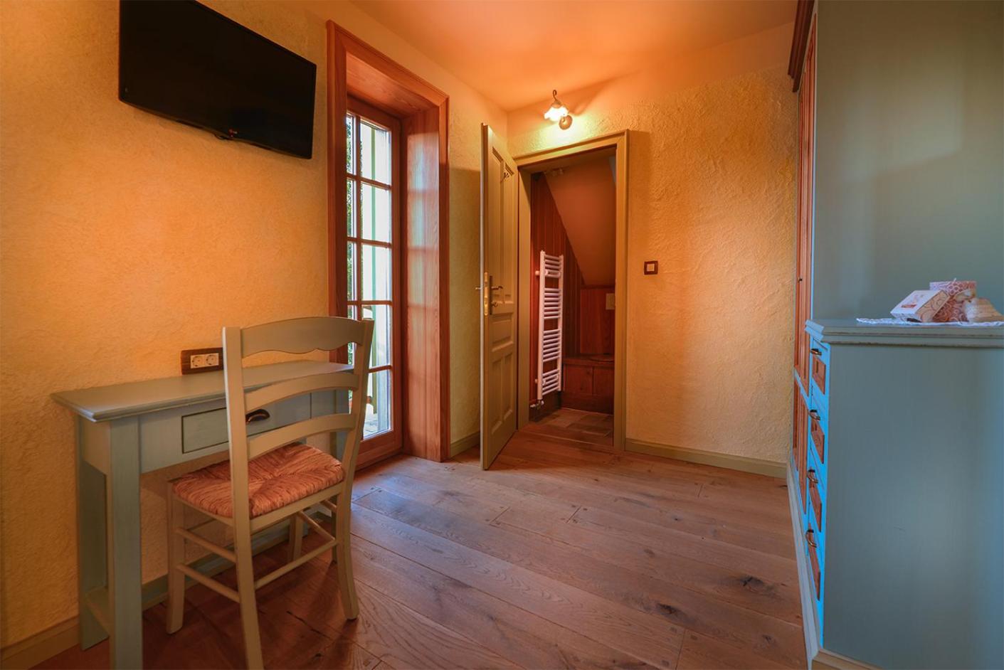 Villa Les with Hot tub & Sauna