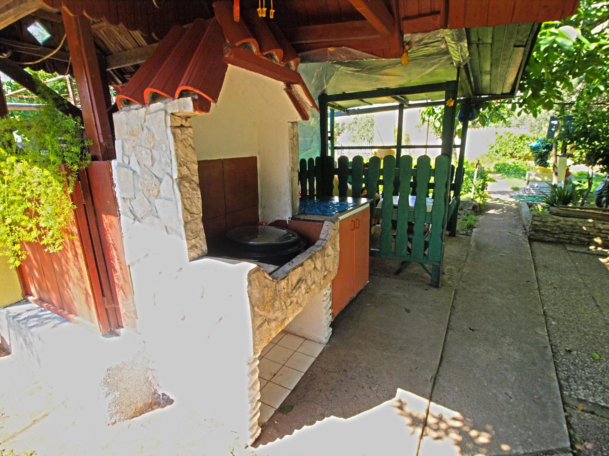 Photo 33