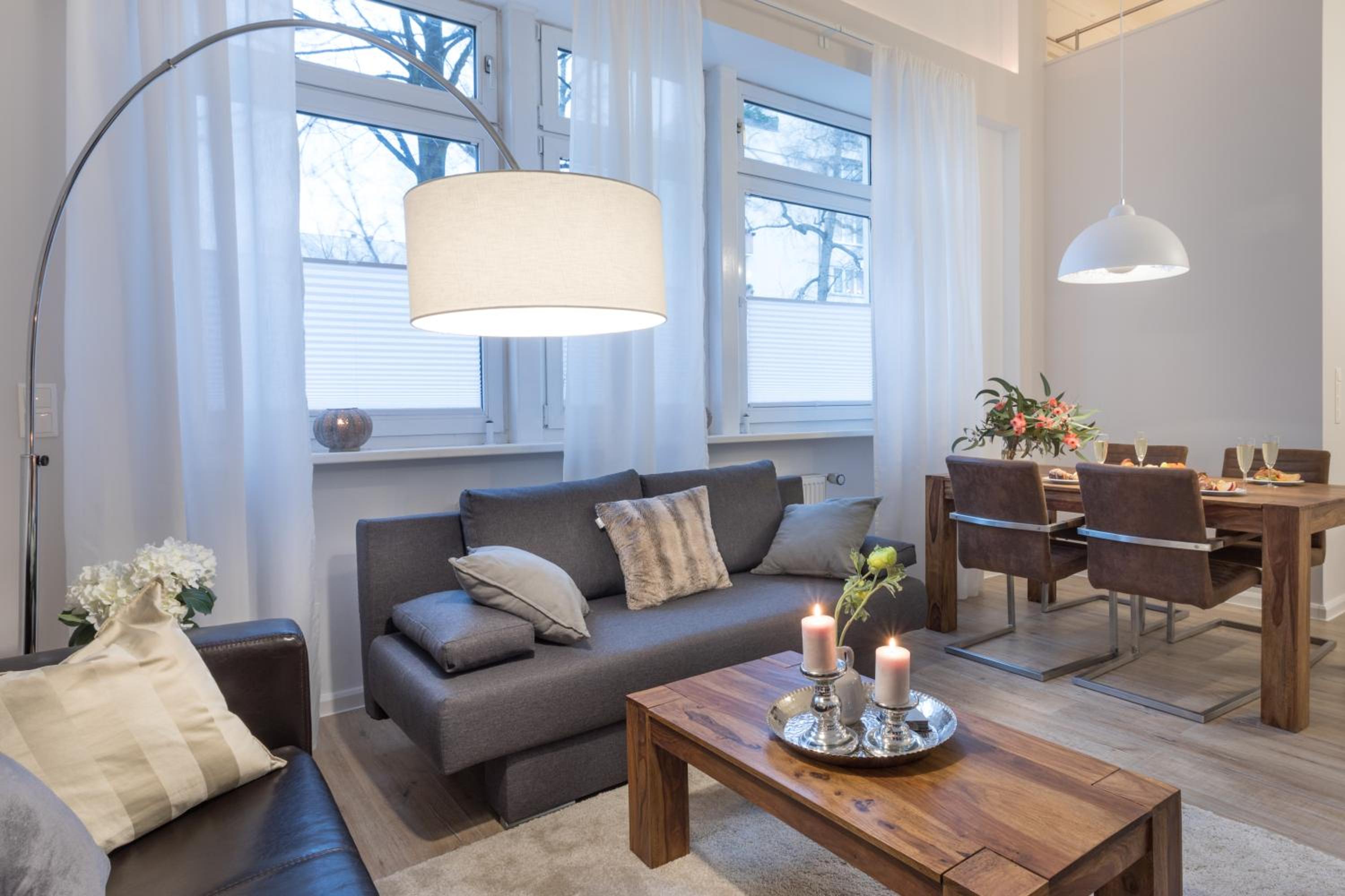 The Goethe Group Loft, 2 BR, 2 bath rooms, one living room, family friendly, 2-5 Guests