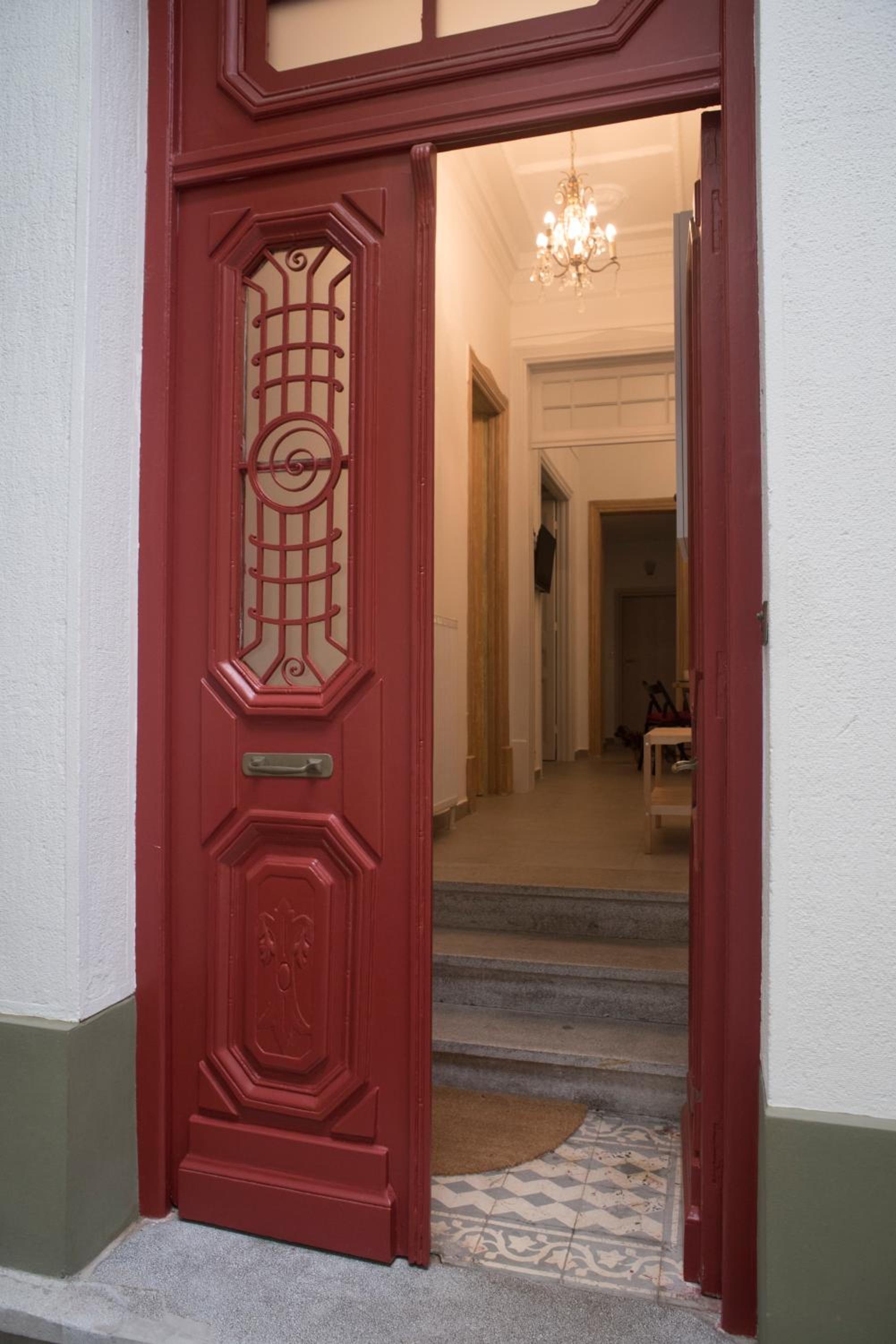 Athenian Neoclassical Apartment