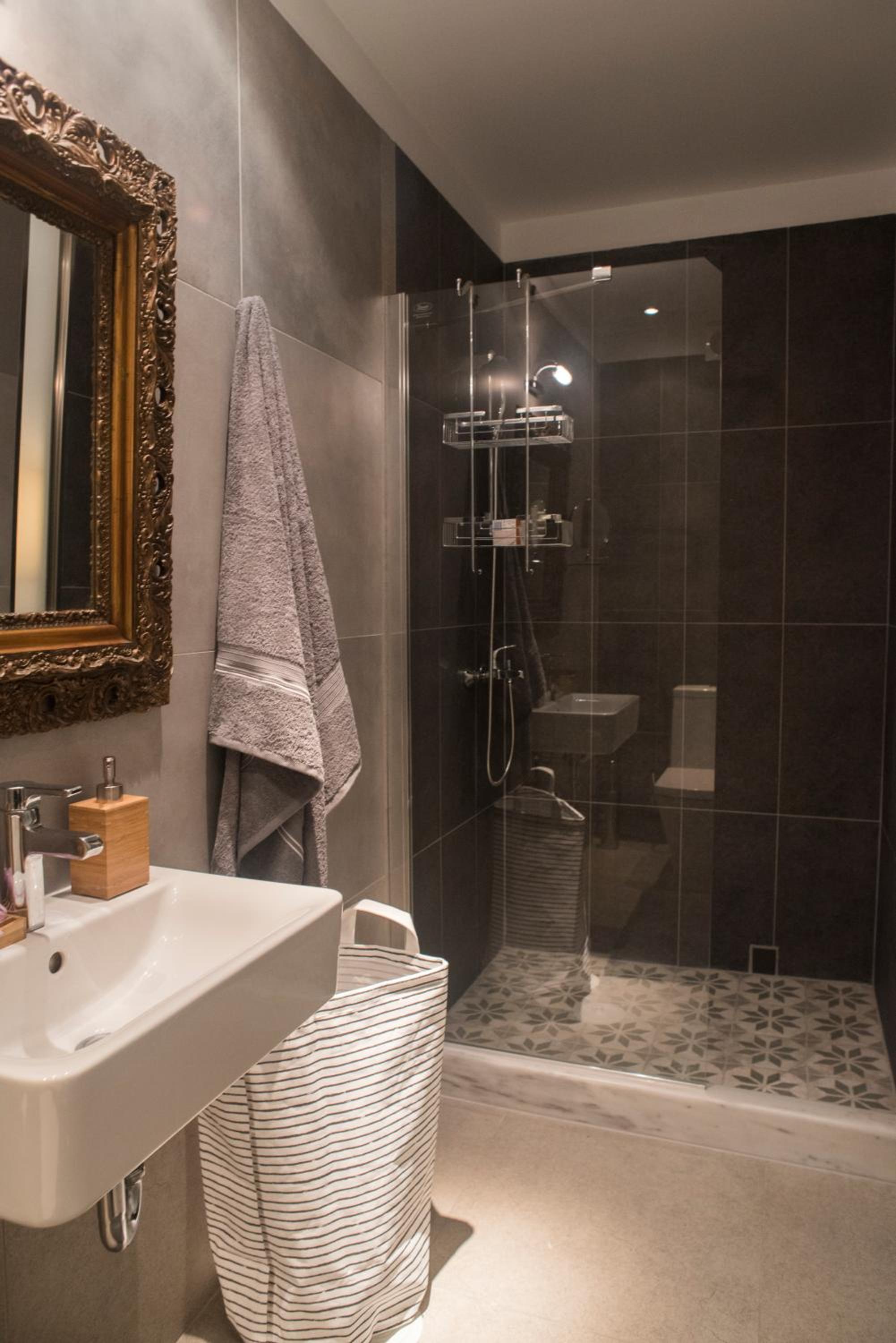 Athenian Neoclassical Apartment