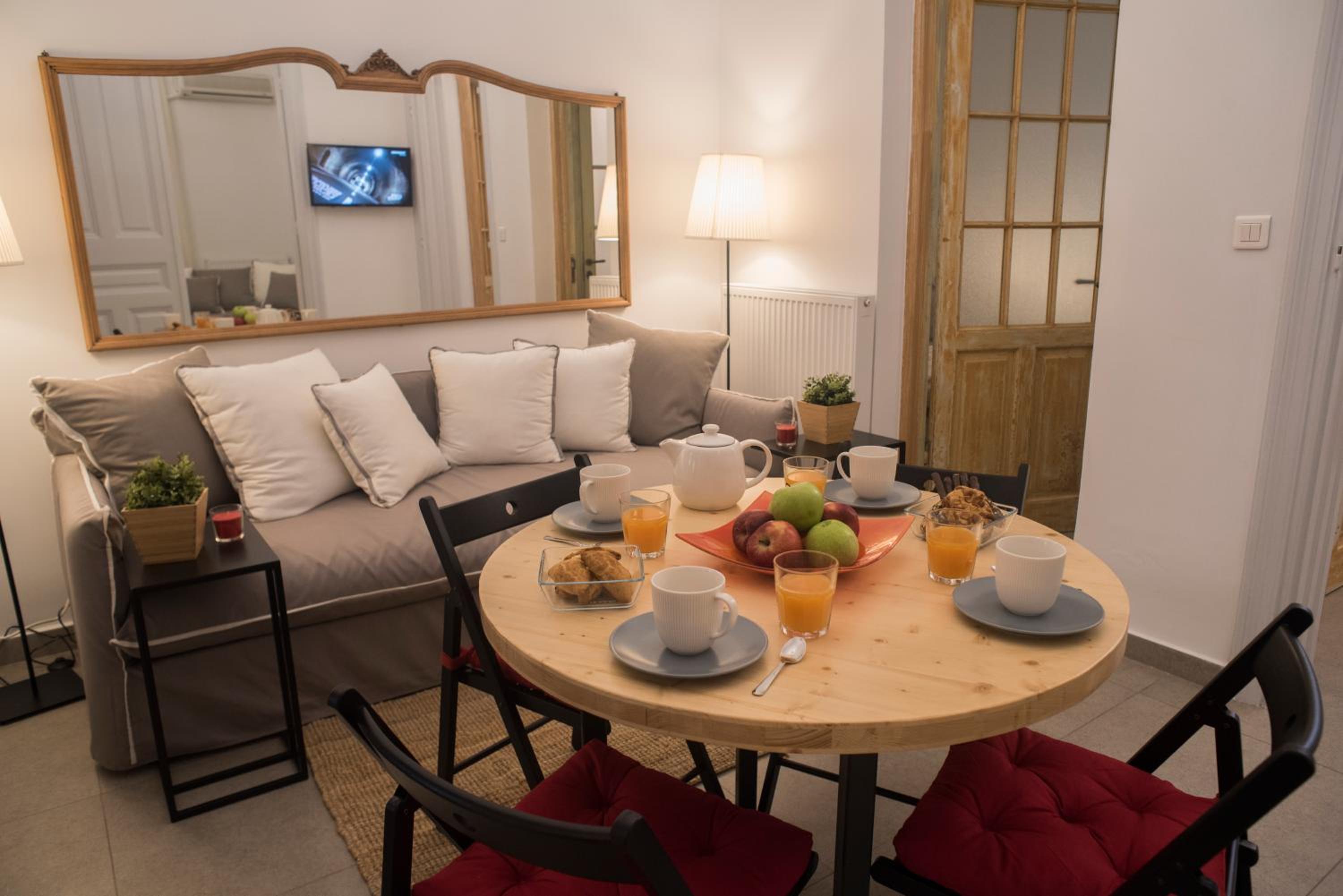 Athenian Neoclassical Apartment