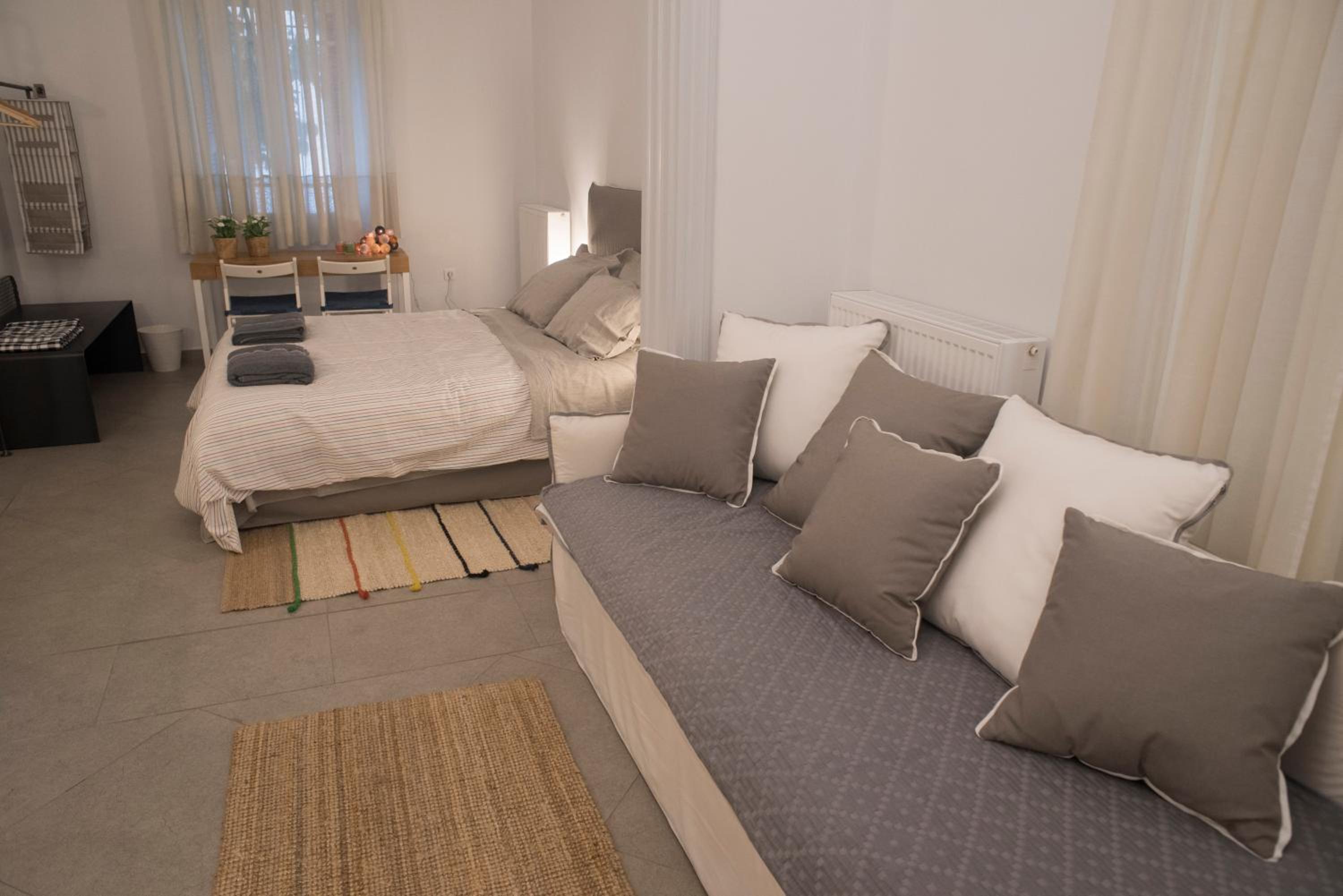 Athenian Neoclassical Apartment