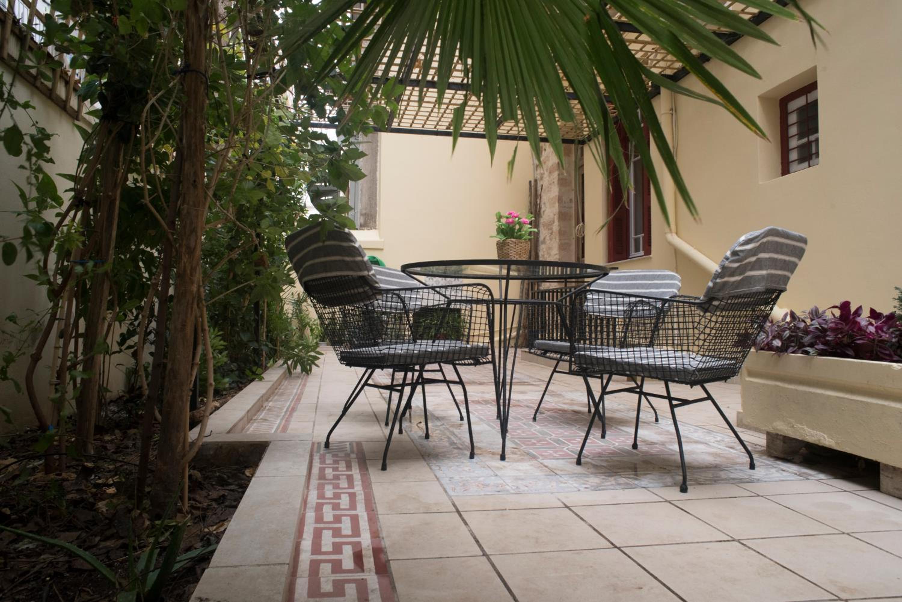 Athenian Neoclassical Apartment
