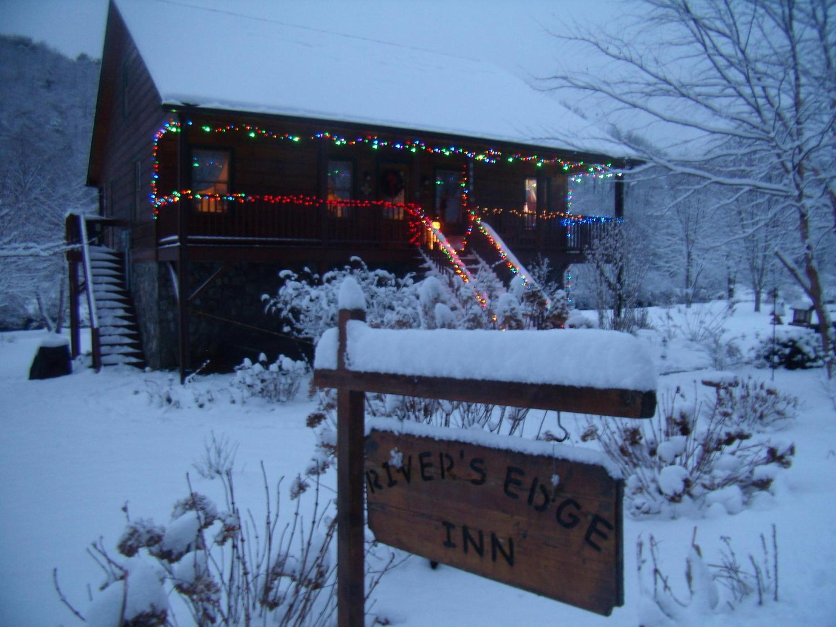 Hotel River ' s Edge Inn - Image 1