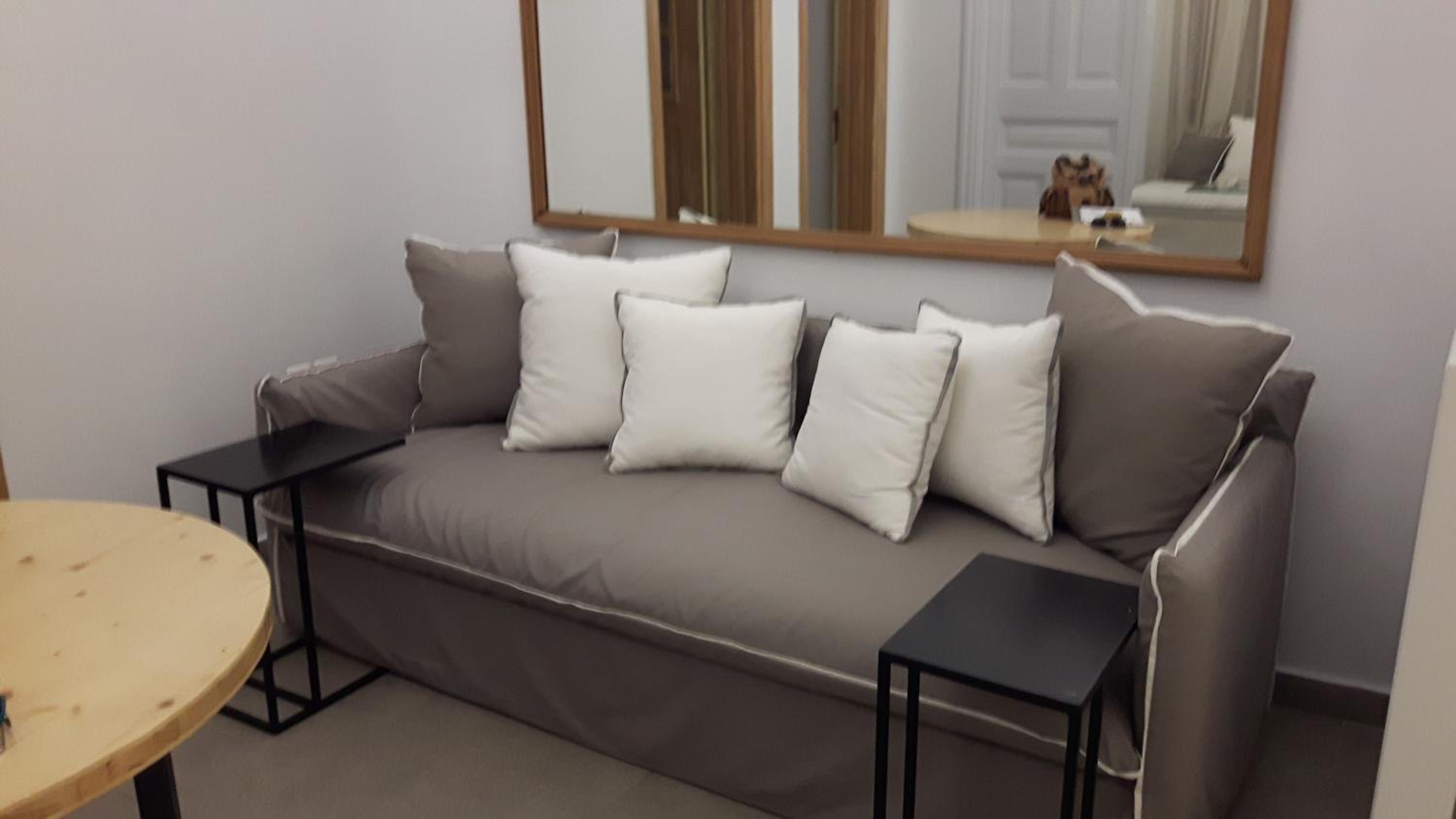 Athenian Neoclassical Apartment