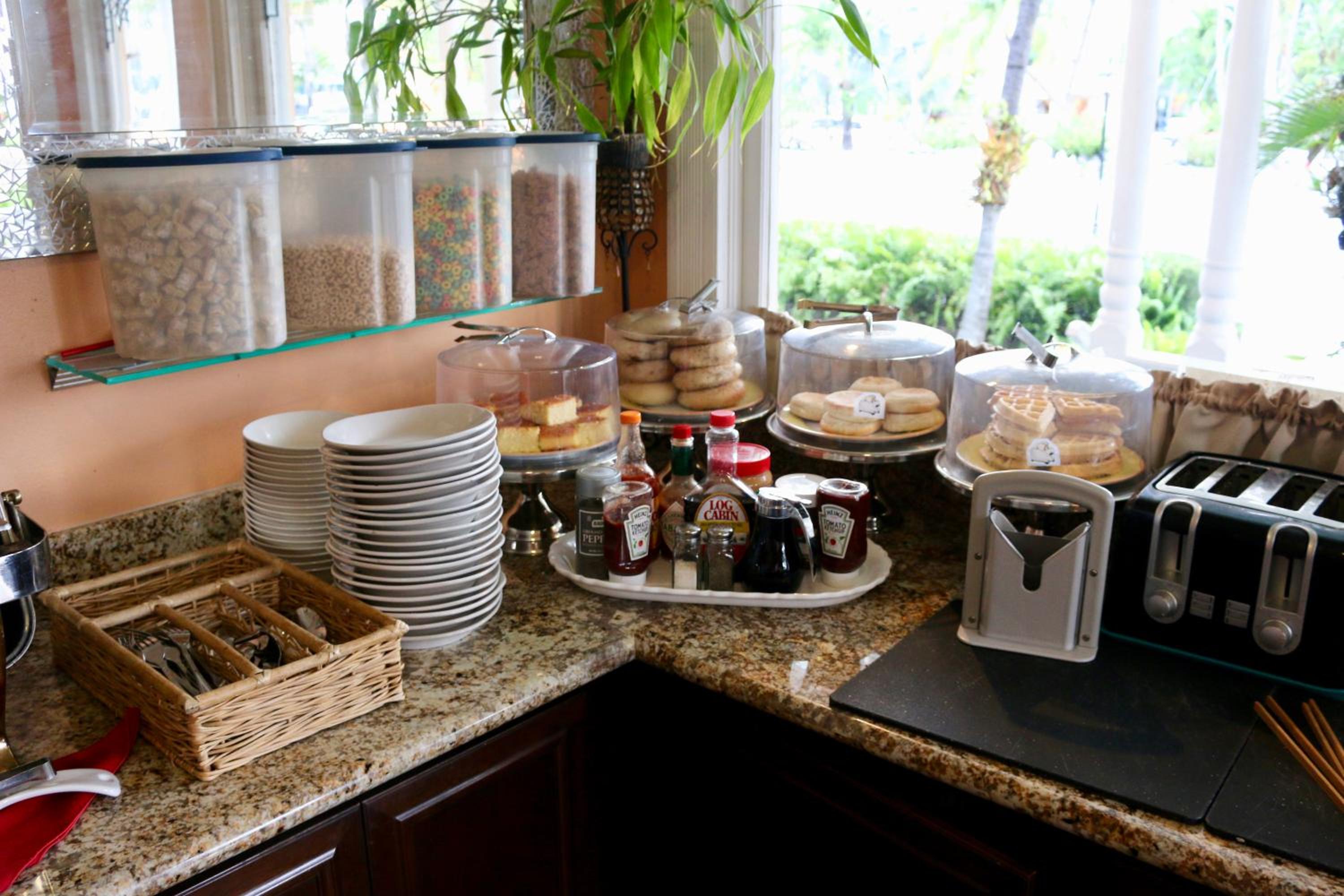 Southernmost Point Guest House & Garden Bar