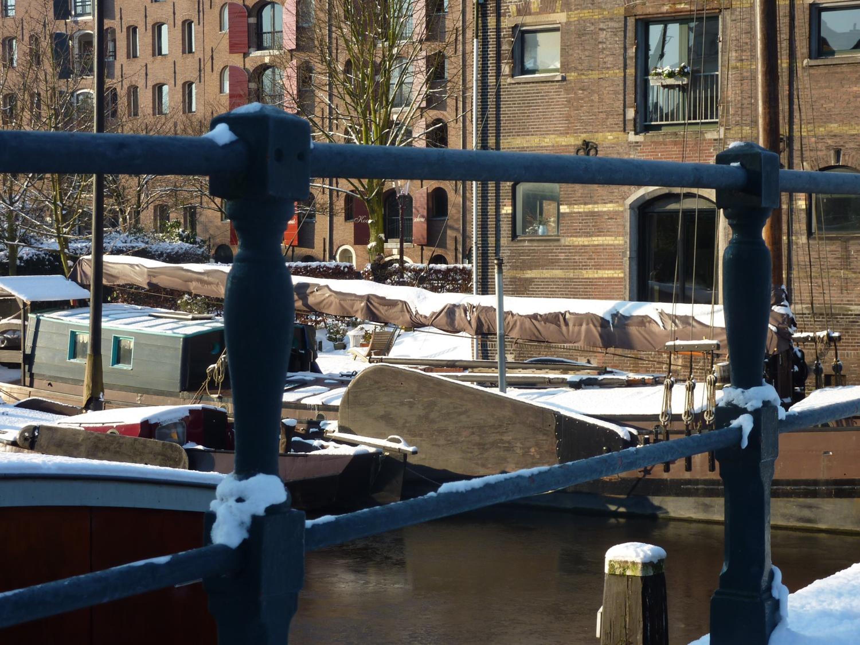 Central & Quiet Canal Apartment