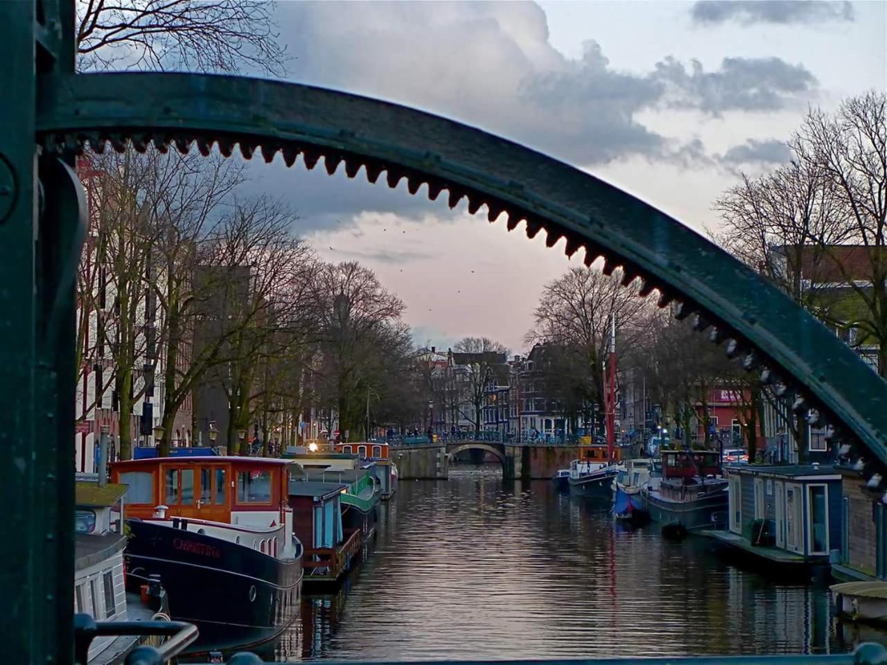 Central & Quiet Canal Apartment