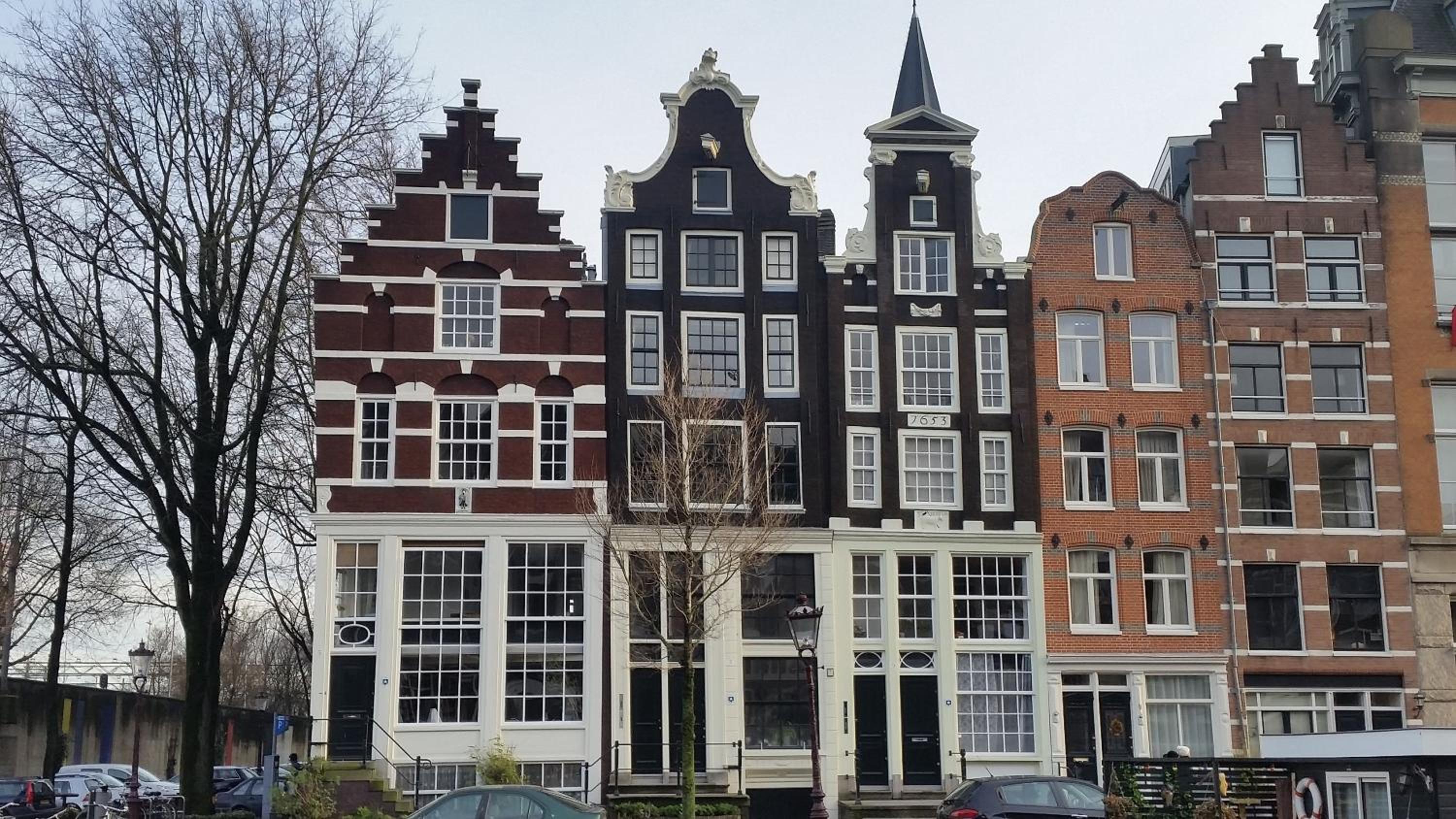 Central & Quiet Canal Apartment