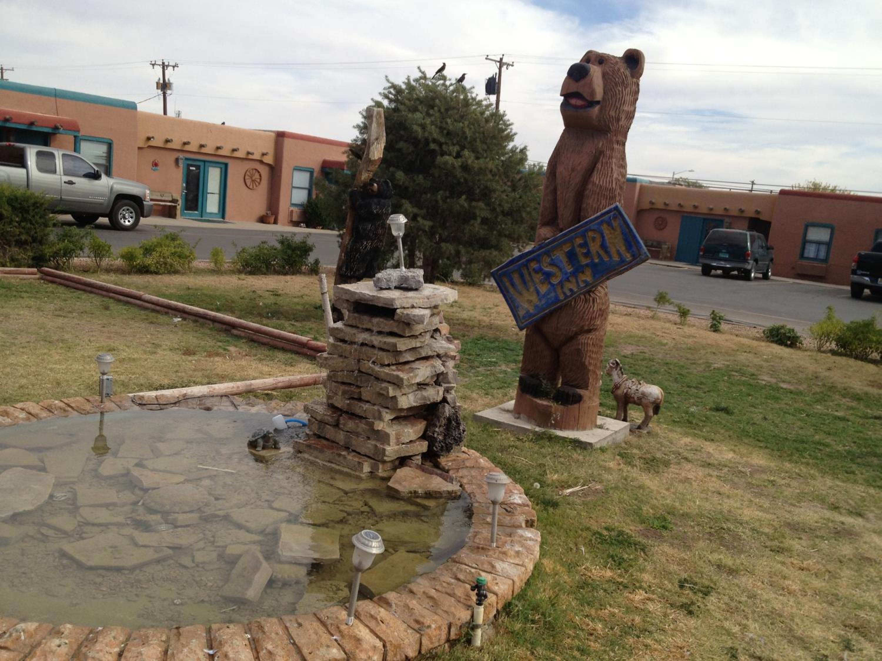 Roswell Vacations - Western Inn Roswell - Property Image 2