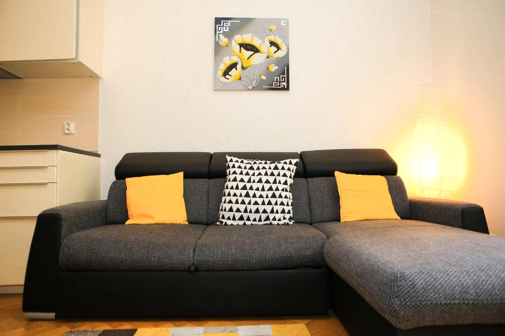Yellow apartment Flora
