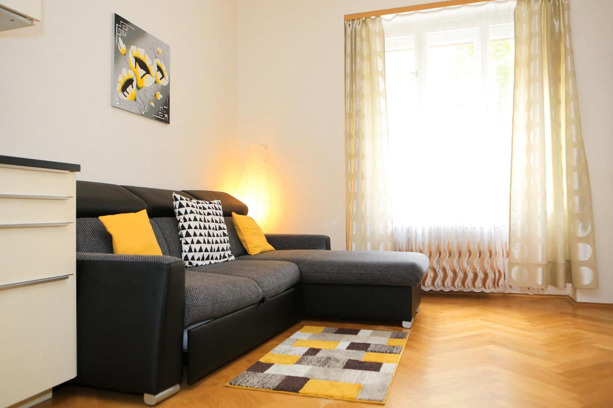Yellow apartment Flora