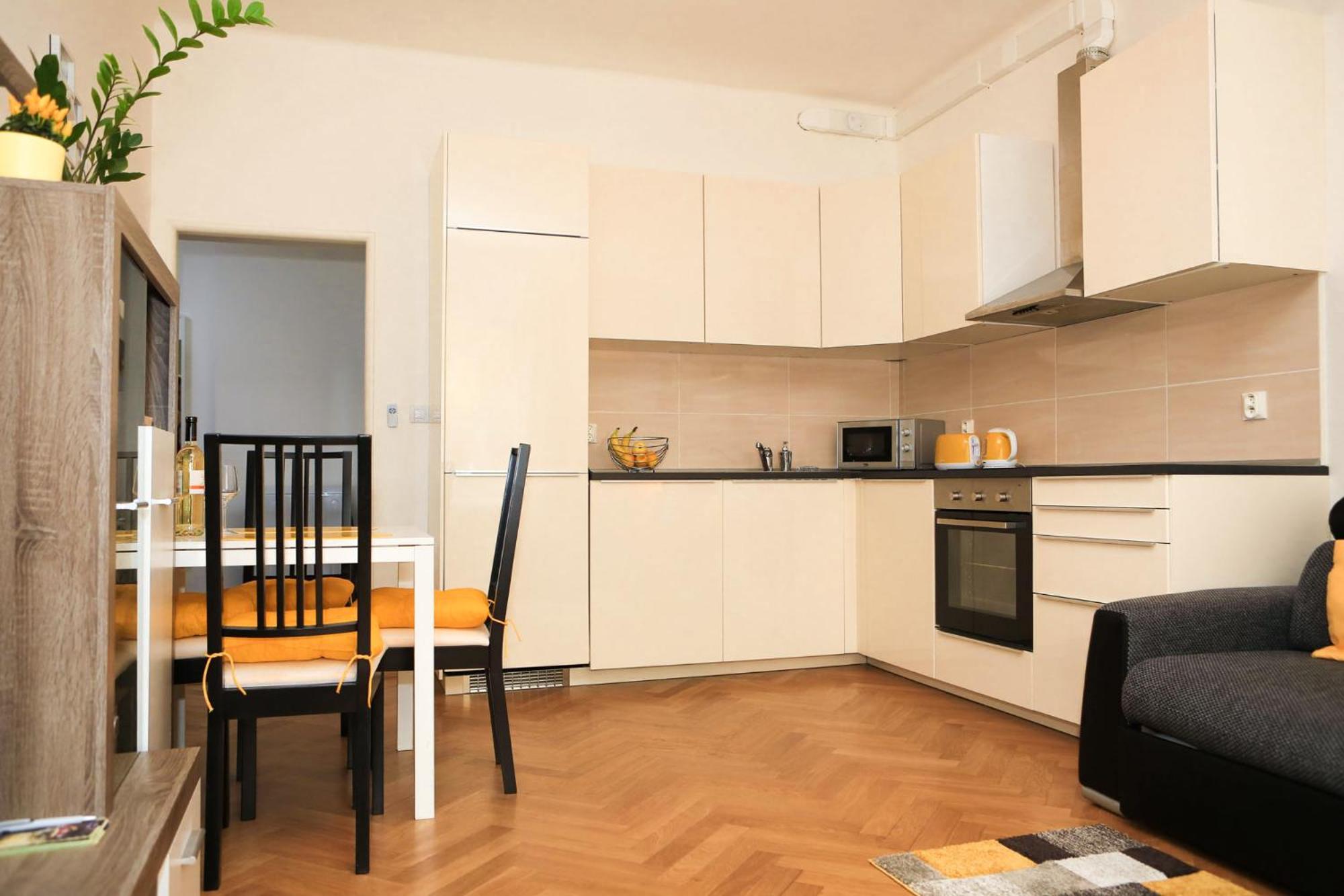 Yellow apartment Flora