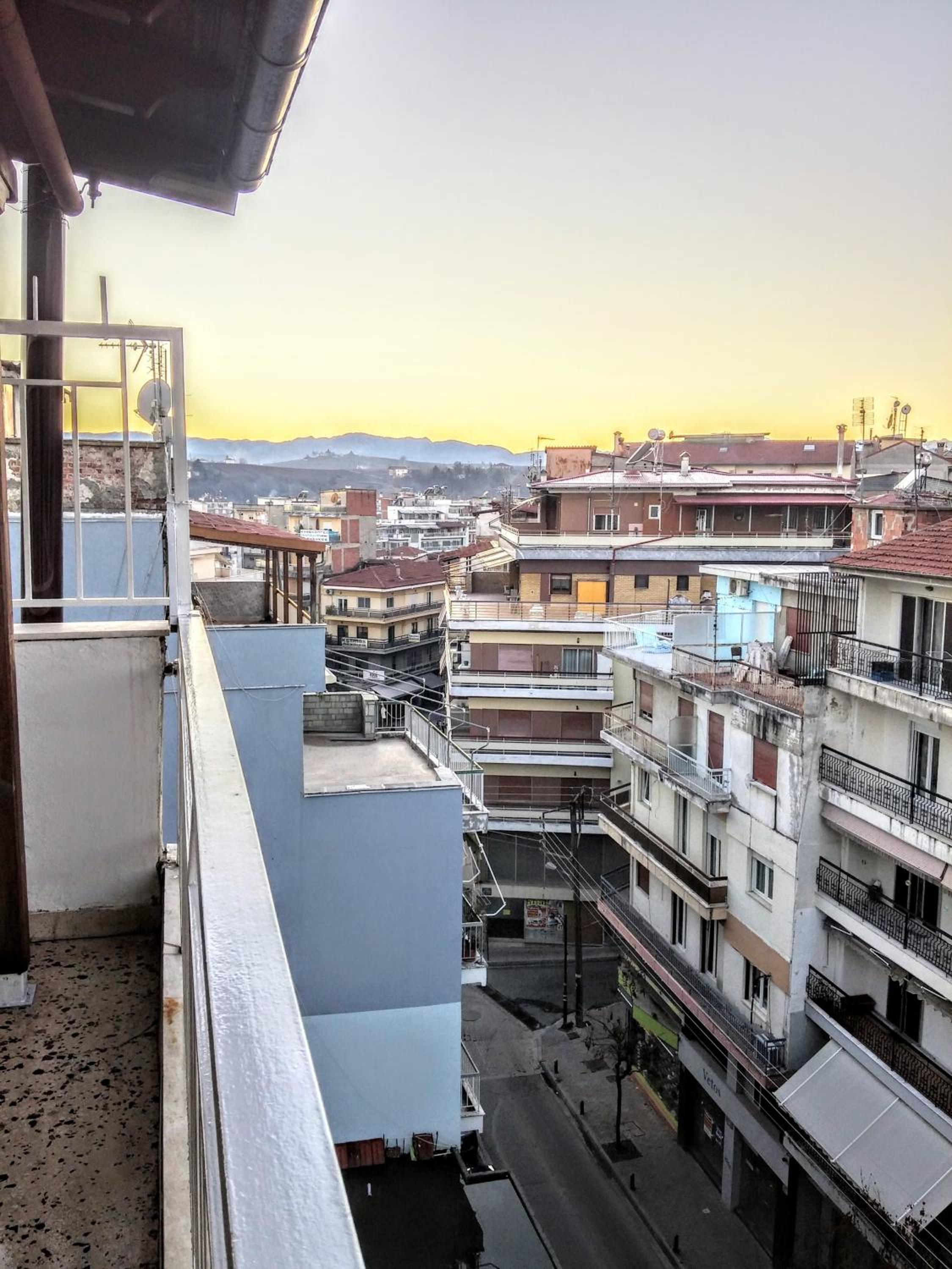 Traditional penthouse with mountain view view 4