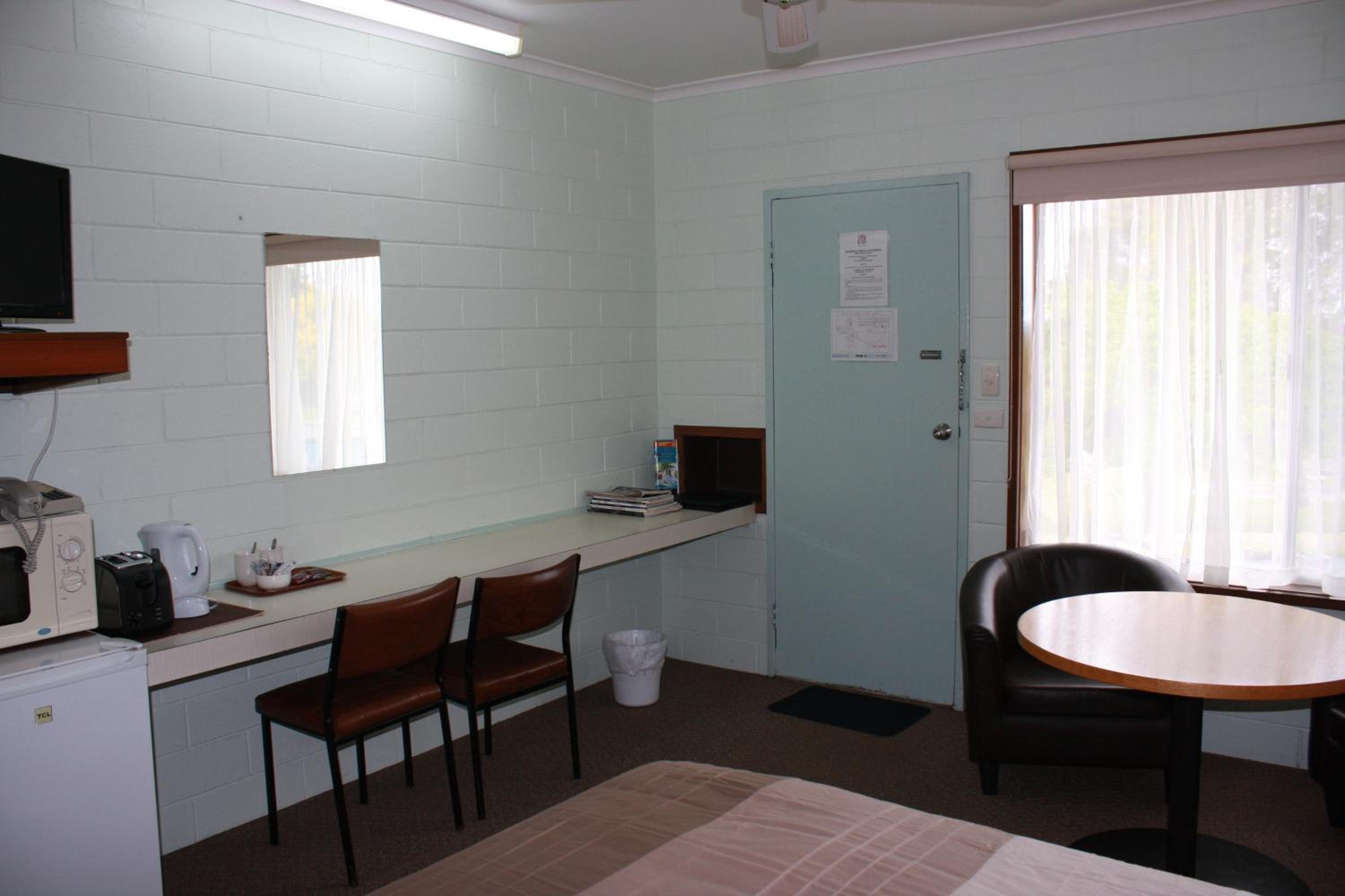 Opal Motel
