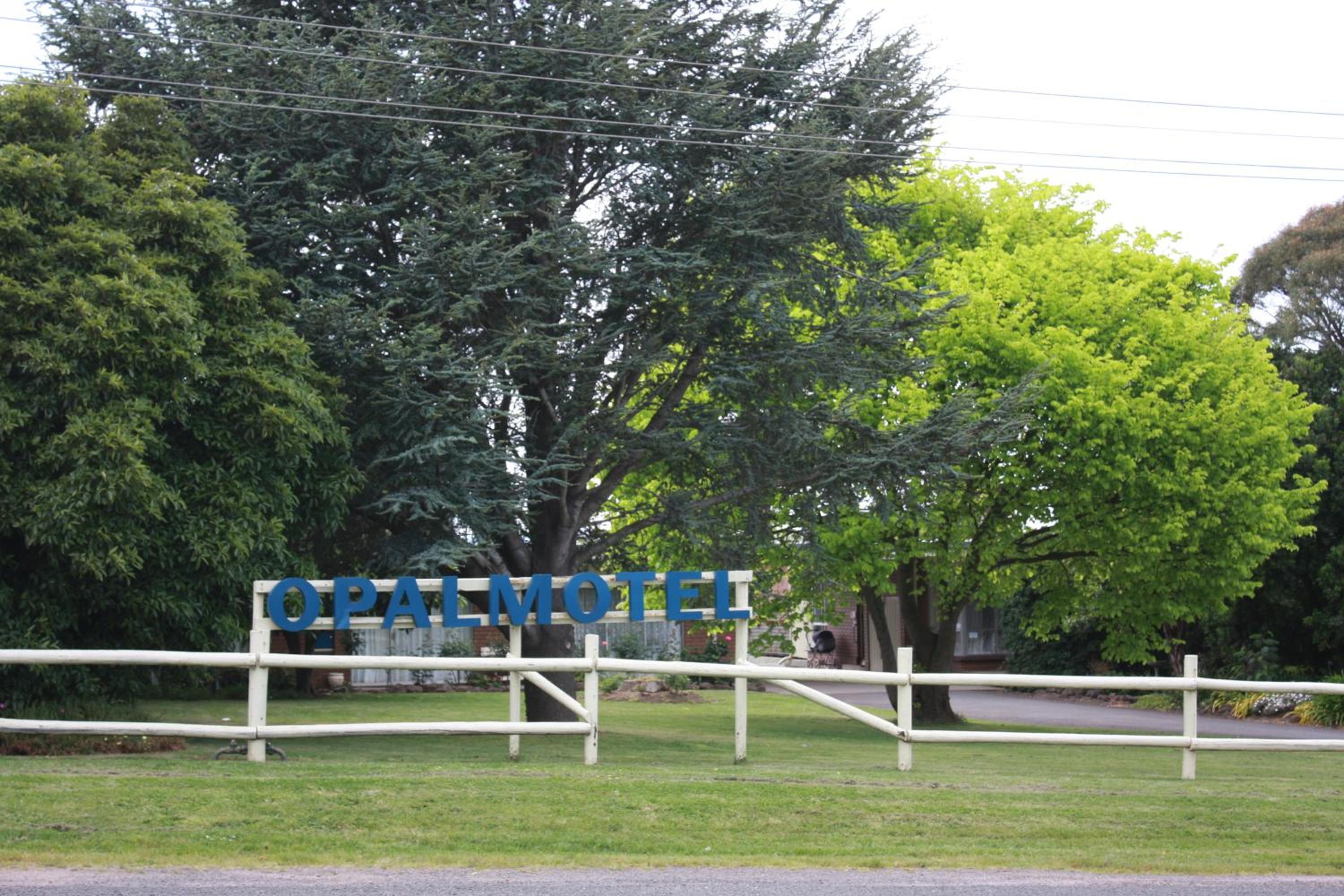 Opal Motel