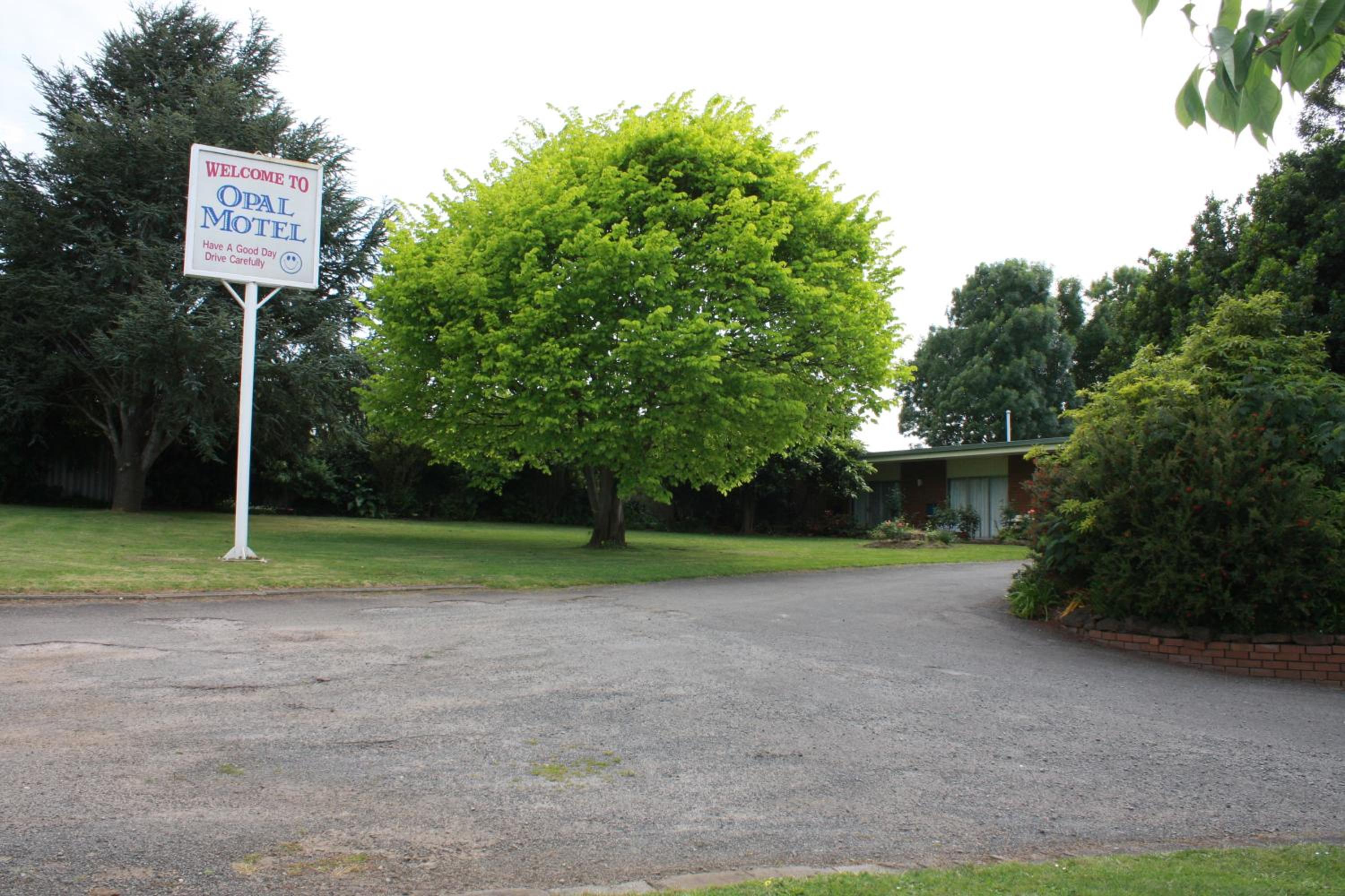 Opal Motel
