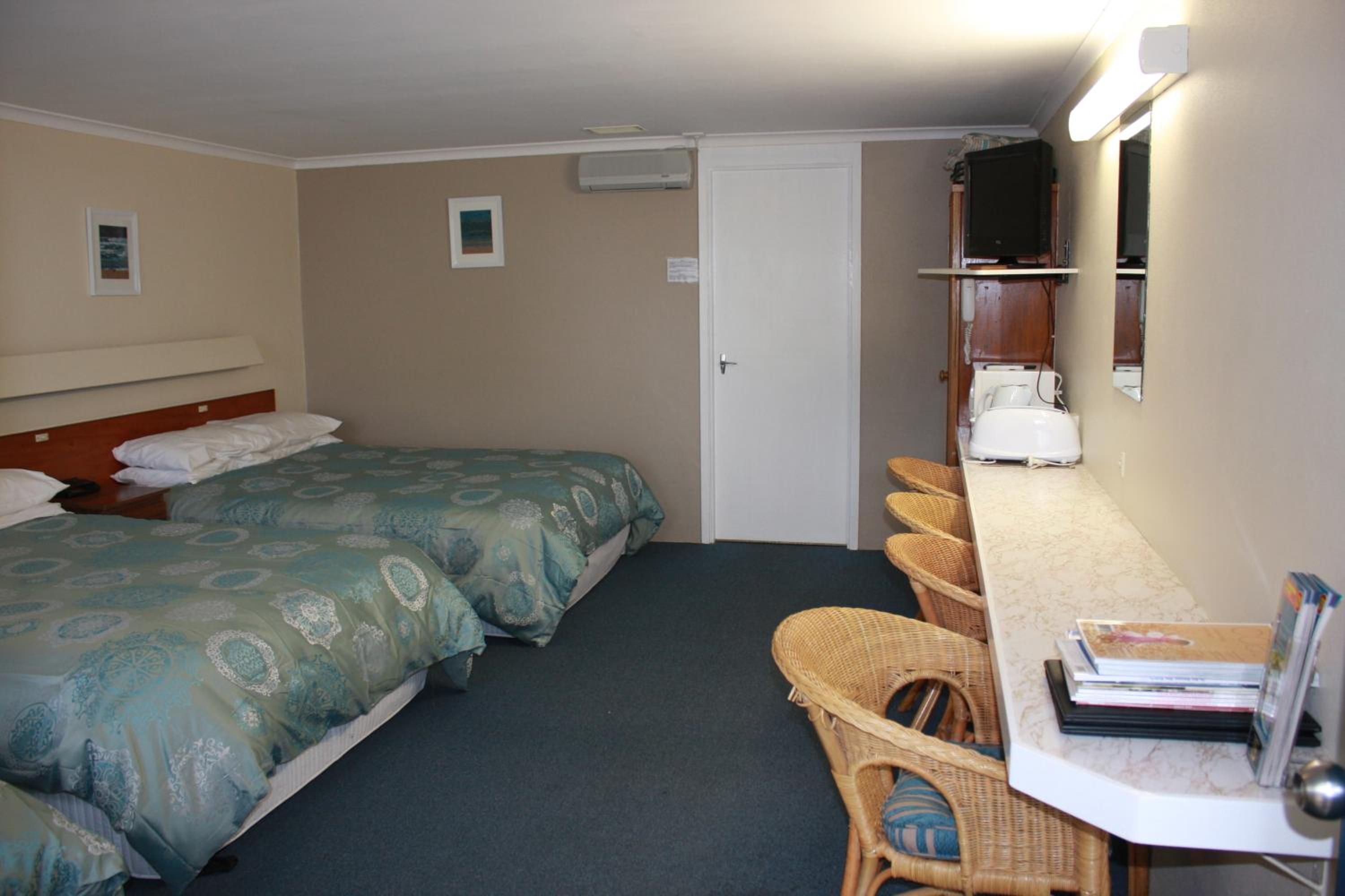 Opal Motel