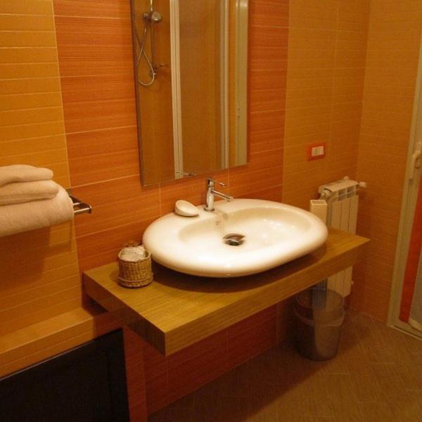 B&B Prima Classe en Belpasso — bathroom