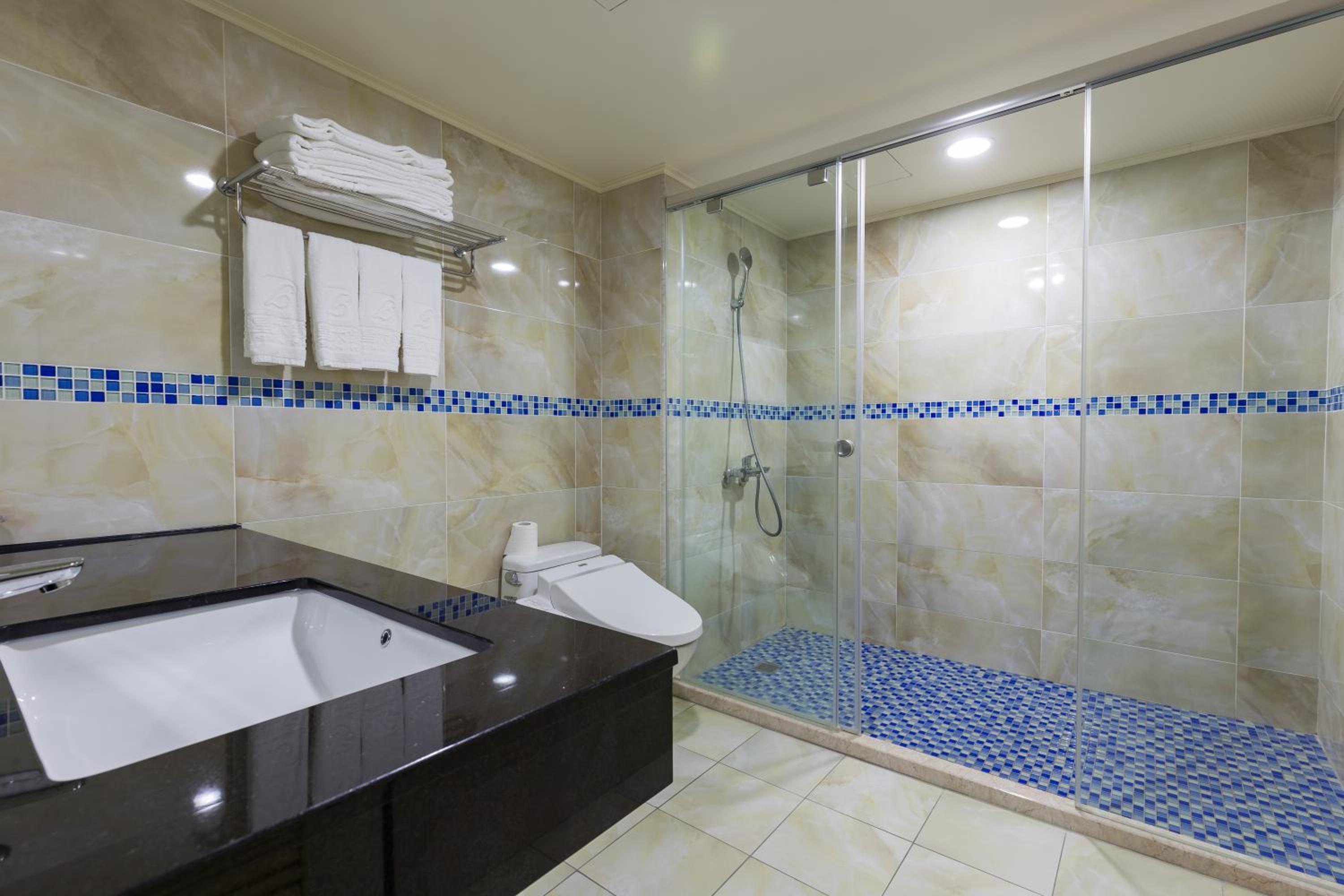 Lishin Hotel