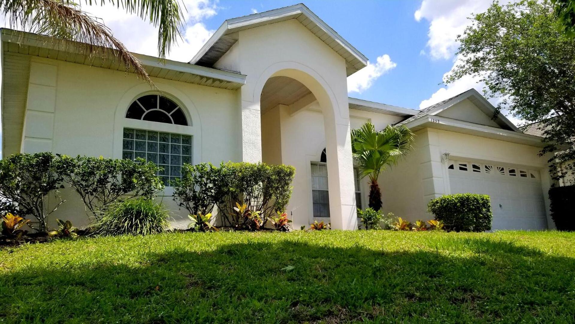 Private pool and spa, 10 miles to Disney, 20 Universal, ping pong, game room, washer, dryer, wifi