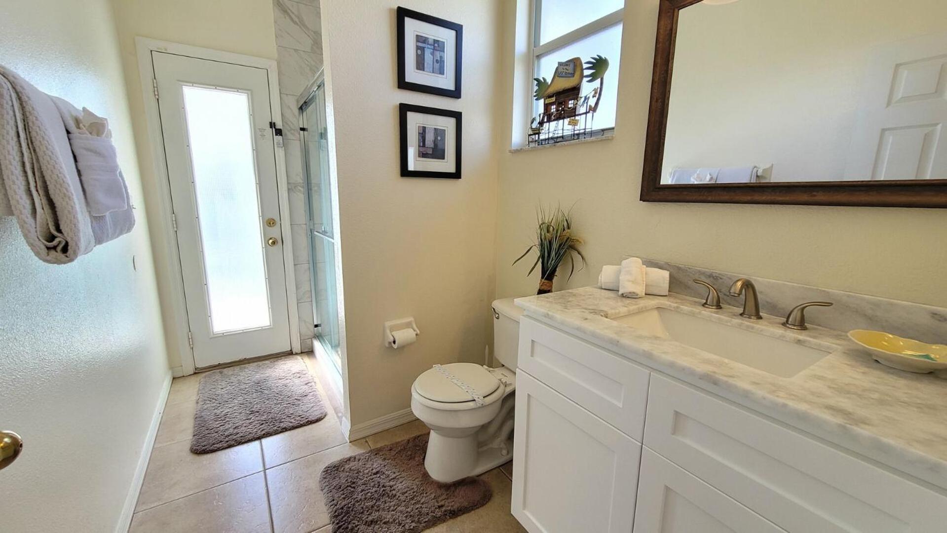 Private pool and spa, 10 miles to Disney, 20 Universal, ping pong, game room, washer, dryer, wifi