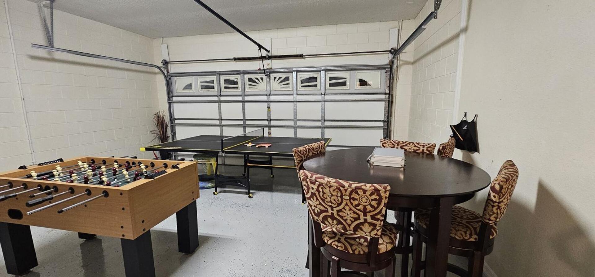 Private pool and spa, 10 miles to Disney, 20 Universal, ping pong, game room, washer, dryer, wifi