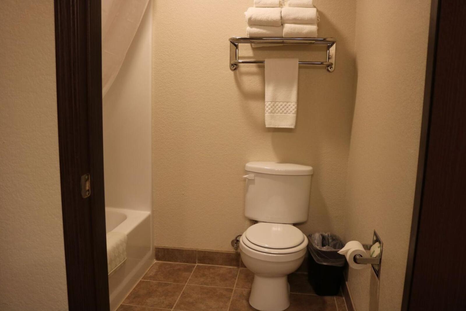 Cobblestone Inn  Suites Maryville - Property Image 3