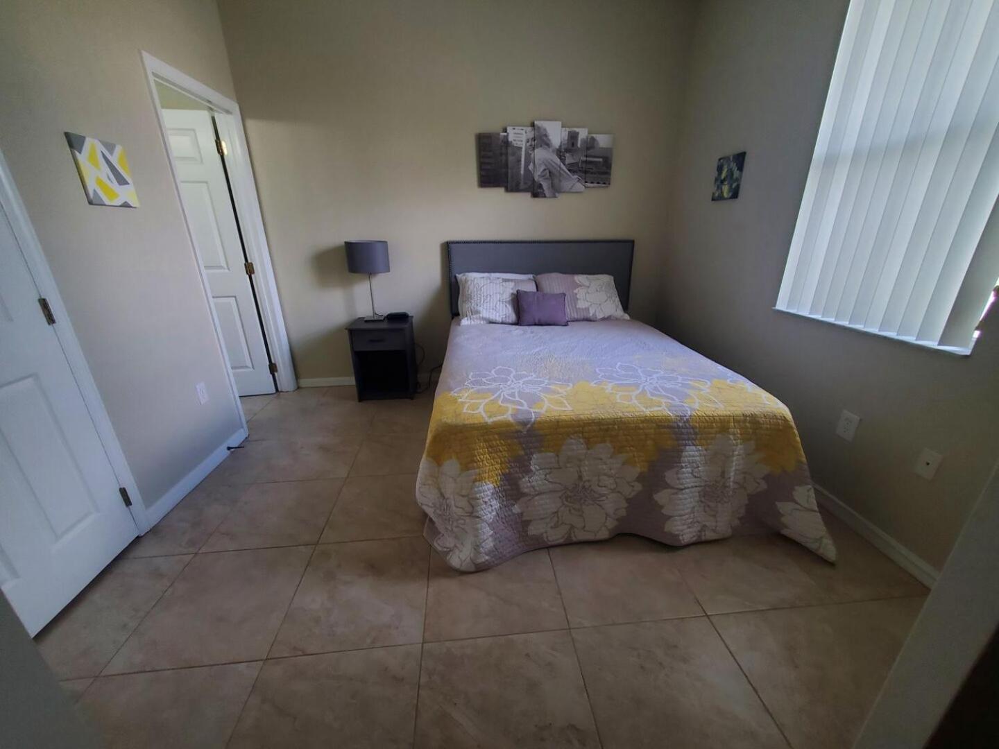 8 miles to Disney, 20 miles Universal, private pool, pool table, washer, dryer, cable, wifi, roku