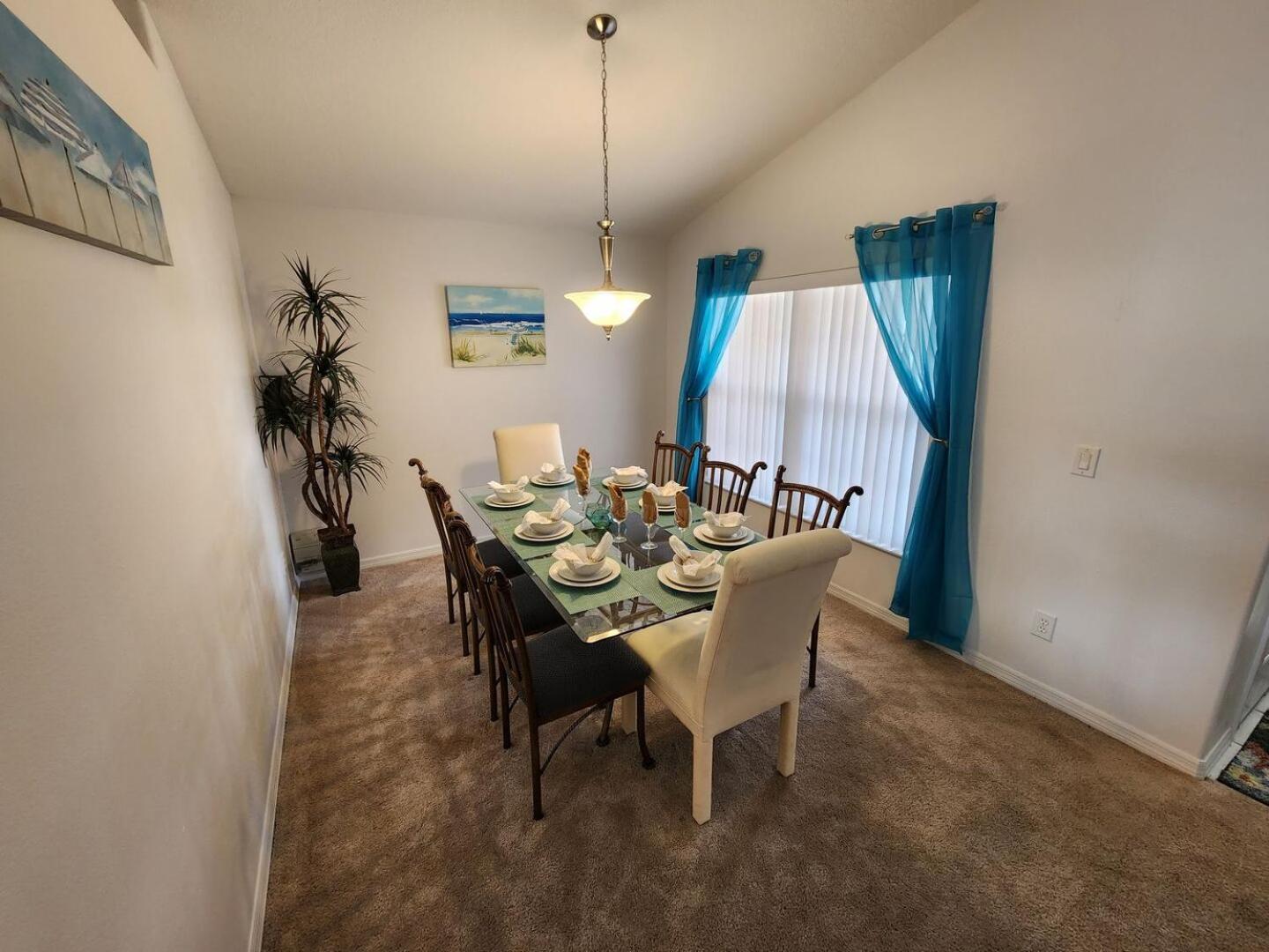 Disney rooms, pool table, private pool, spa, wifi, Universal 24 miles, Disney 10 miles