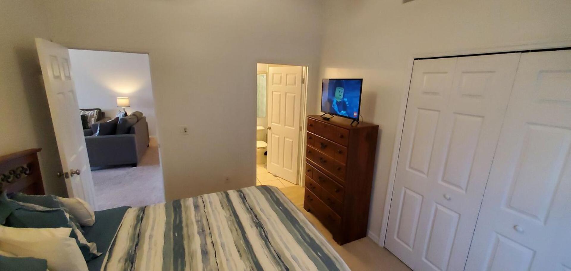 Disney rooms, pool table, private pool, spa, wifi, Universal 24 miles, Disney 10 miles