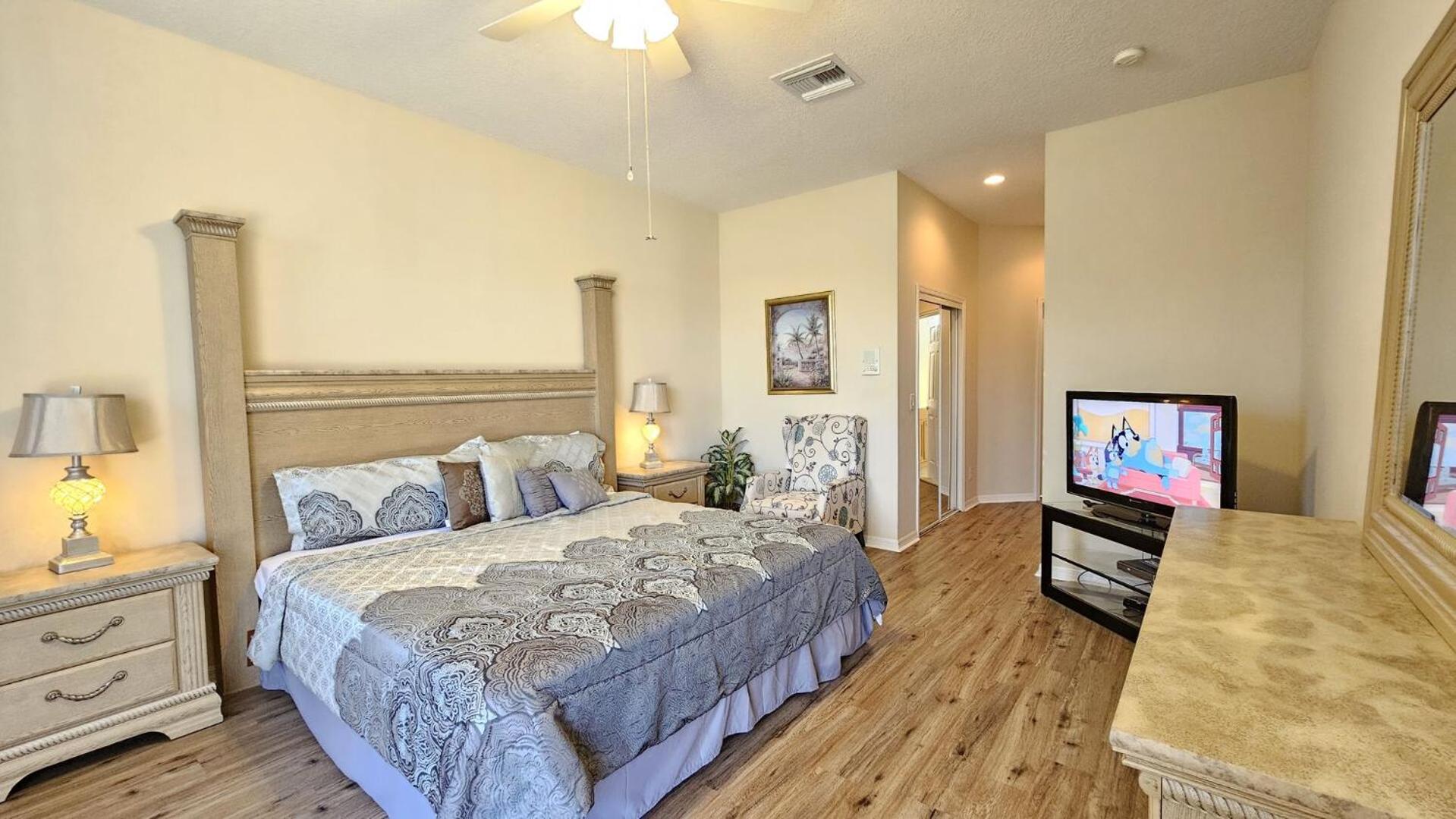 South face Private spa and pool, games room, WiFi, washer dryer, 11 miles to Disney
