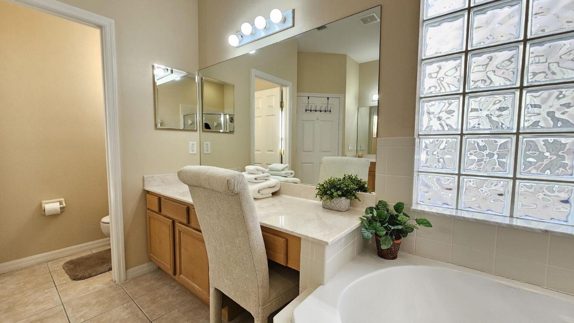 South face Private spa and pool, games room, WiFi, washer dryer, 11 miles to Disney