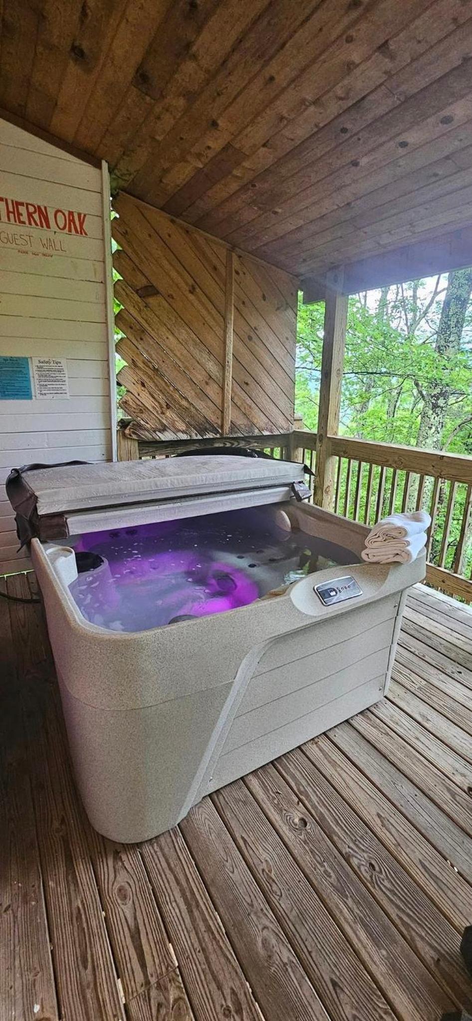 Southern Oak at Chalet Village - 5 Minutes from Gatlinburg and National Park