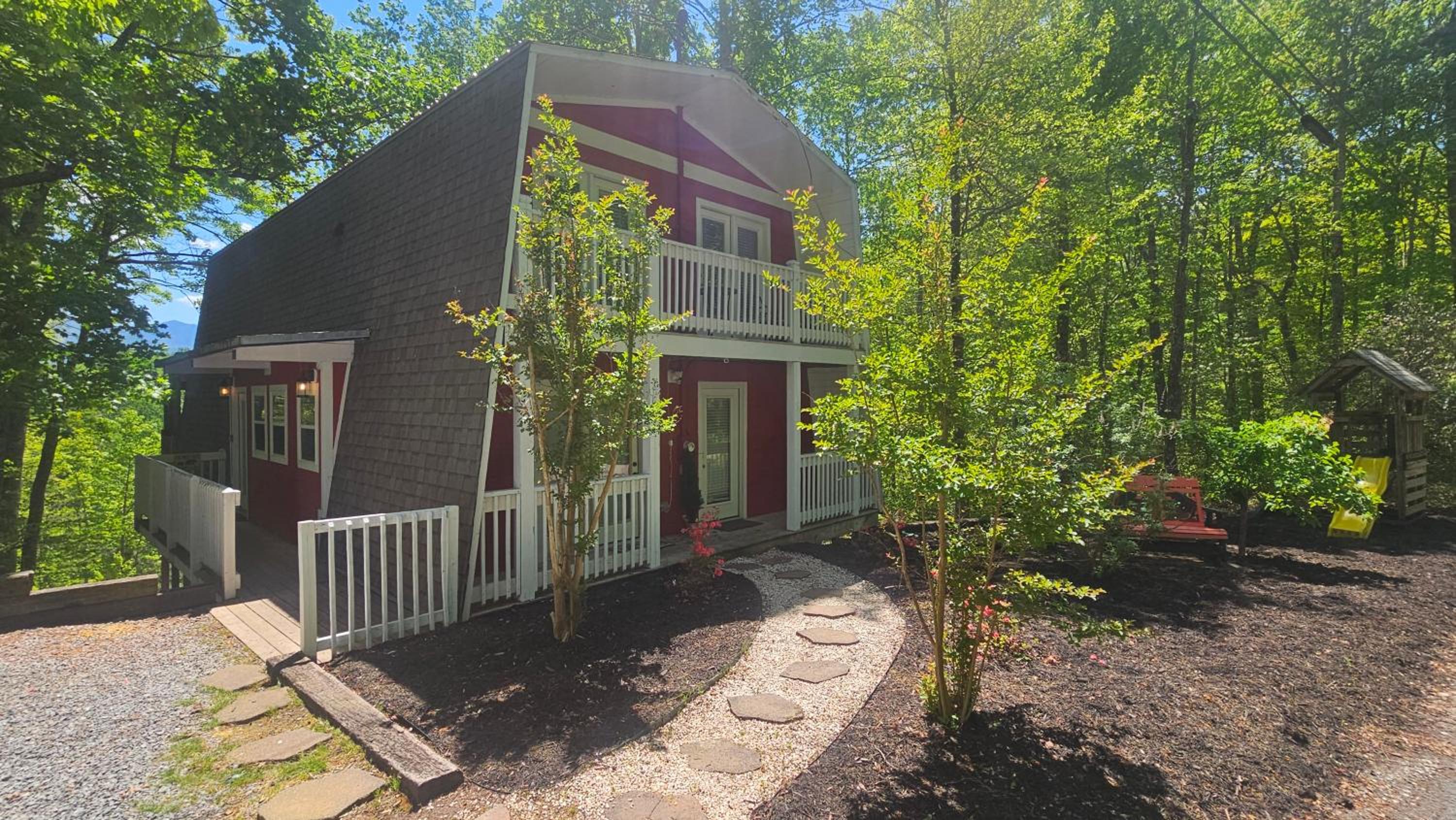 Southern Oak at Chalet Village - 5 Minutes from Gatlinburg and National Park
