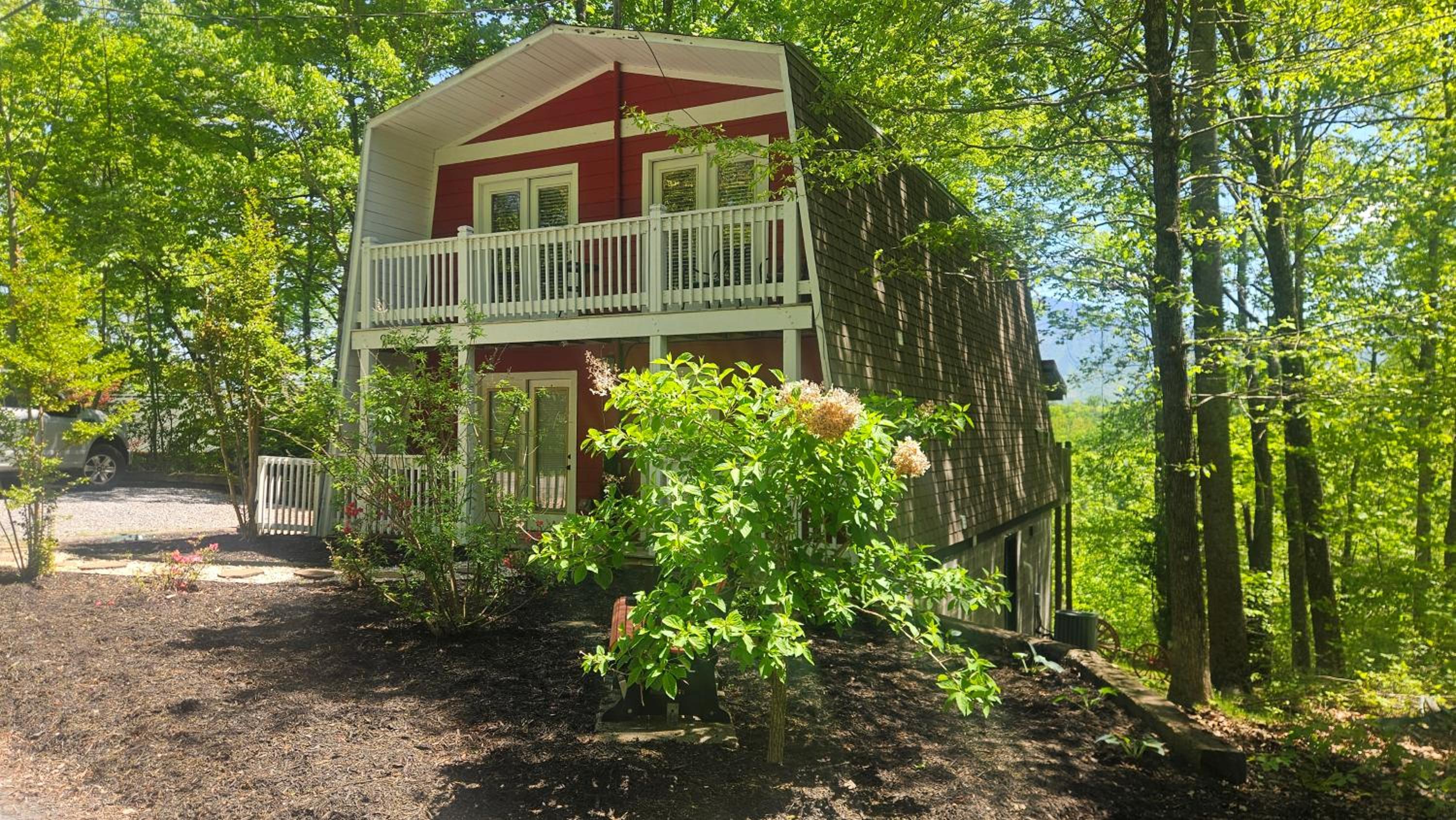 Southern Oak at Chalet Village - 5 Minutes from Gatlinburg and National Park