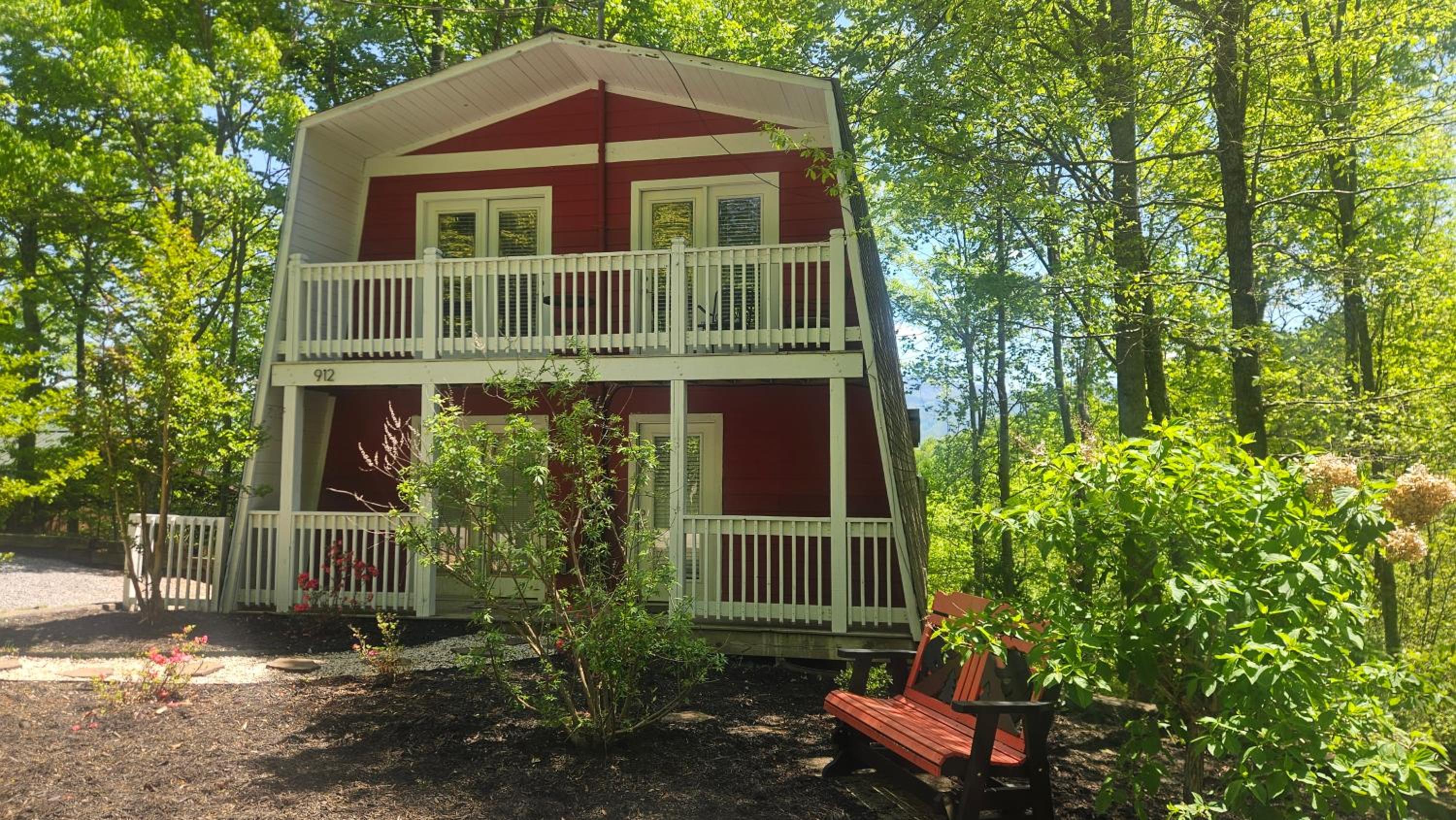 Southern Oak at Chalet Village - 5 Minutes from Gatlinburg and National Park
