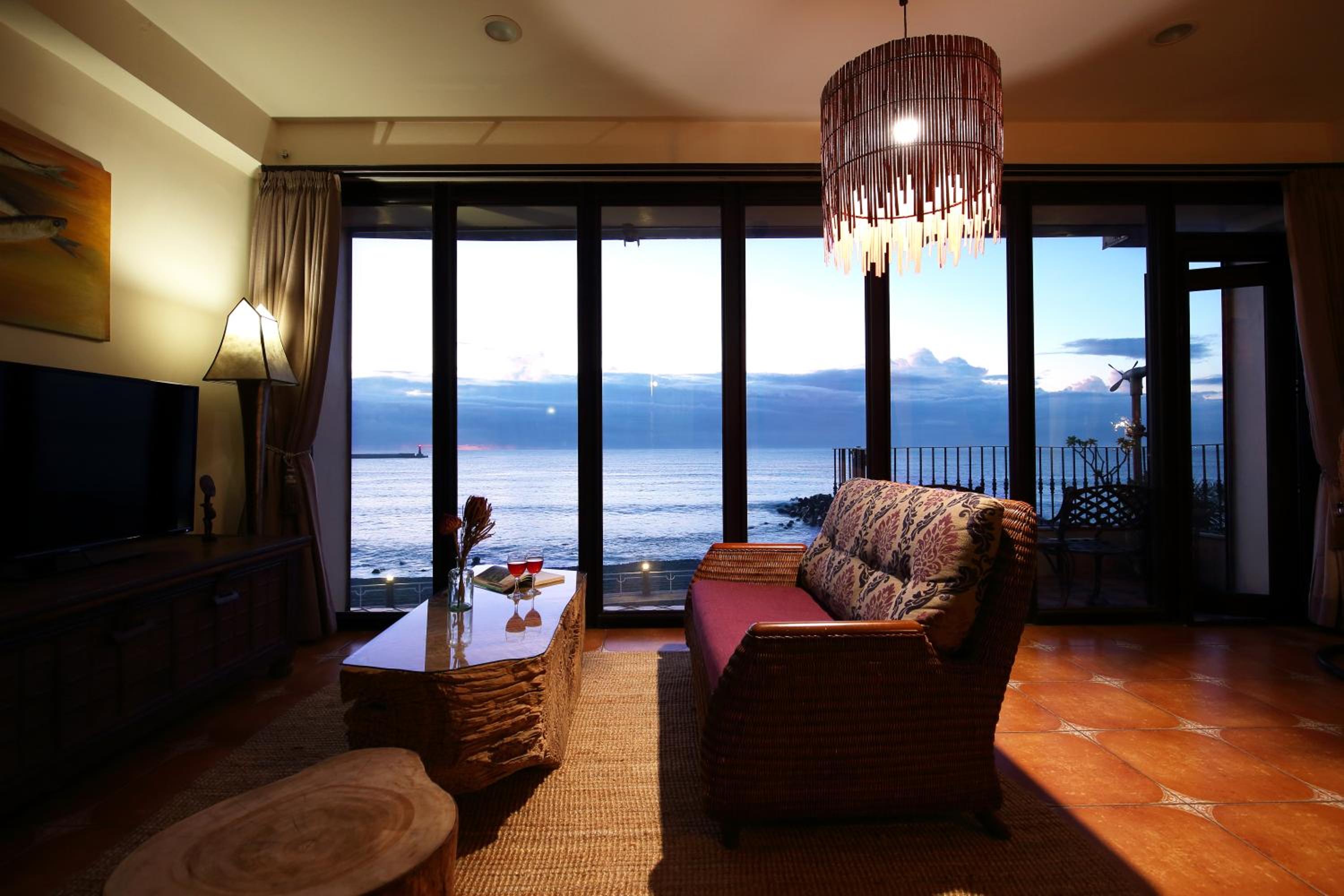 Slow Living Seaview B&B view 3